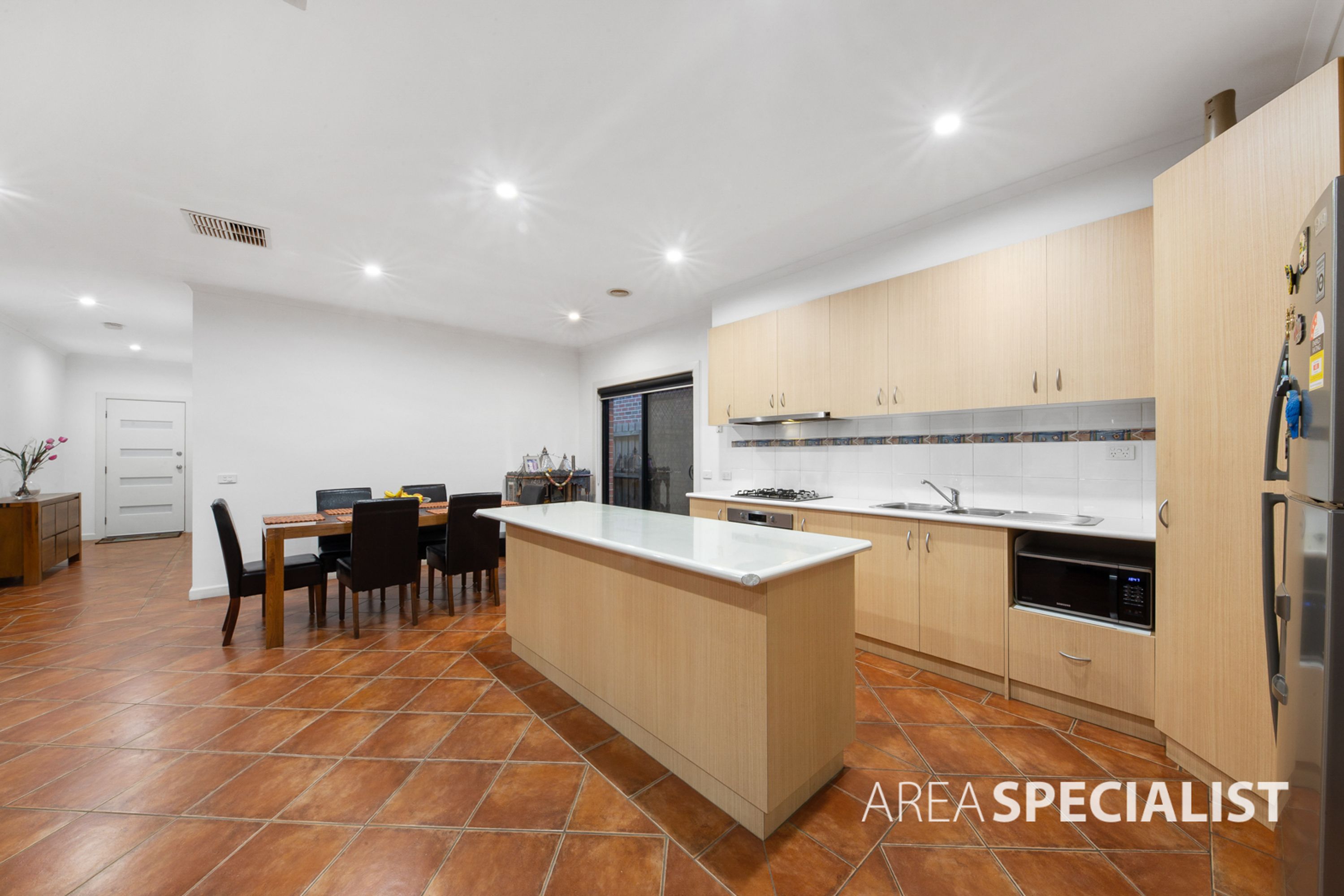 8 Chifley Circuit, Burnside Heights VIC 3023, Burnside Heights - Thumbnail 5