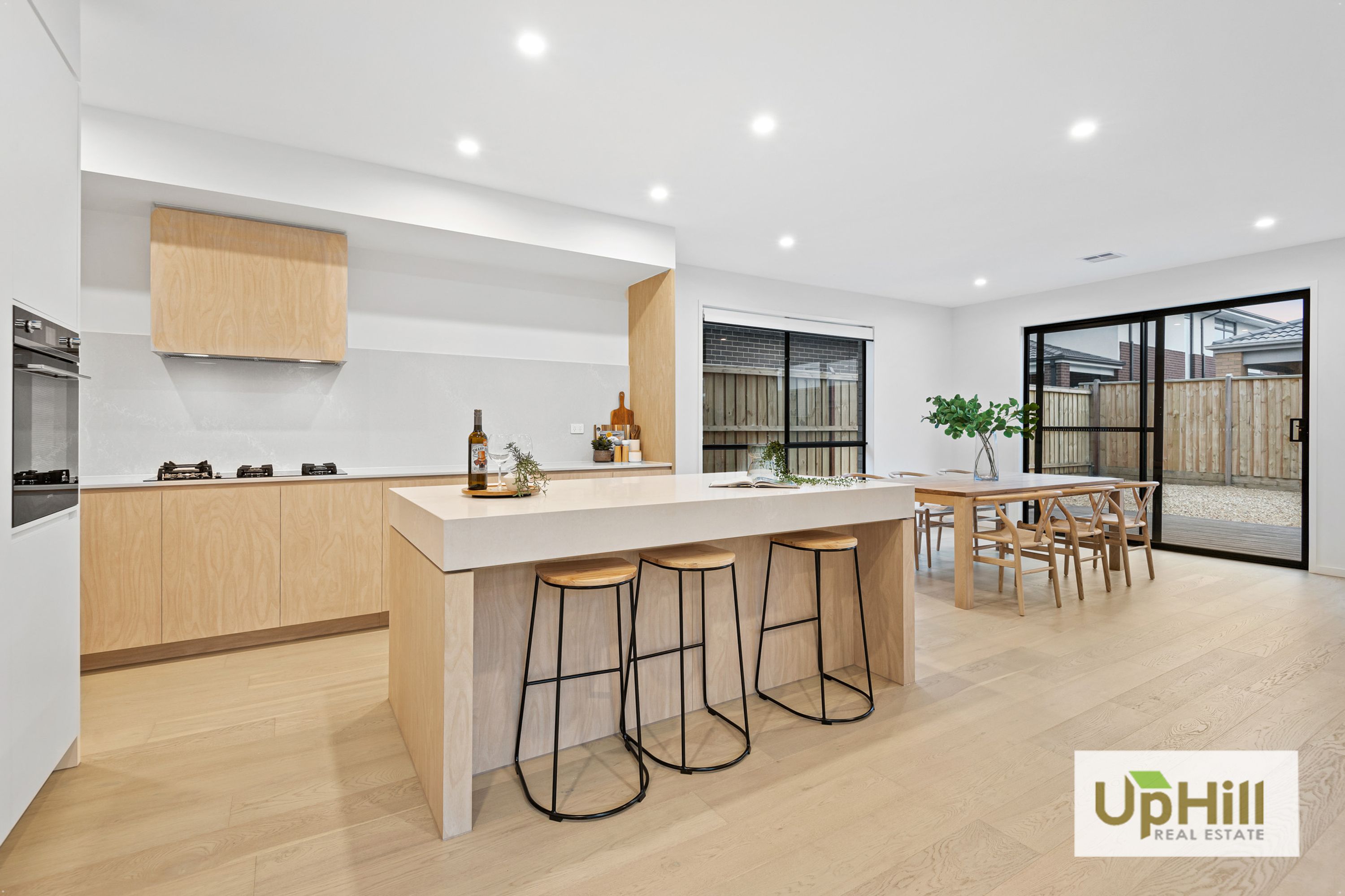 18 Vielo Circuit, Clyde North - Thumbnail 2