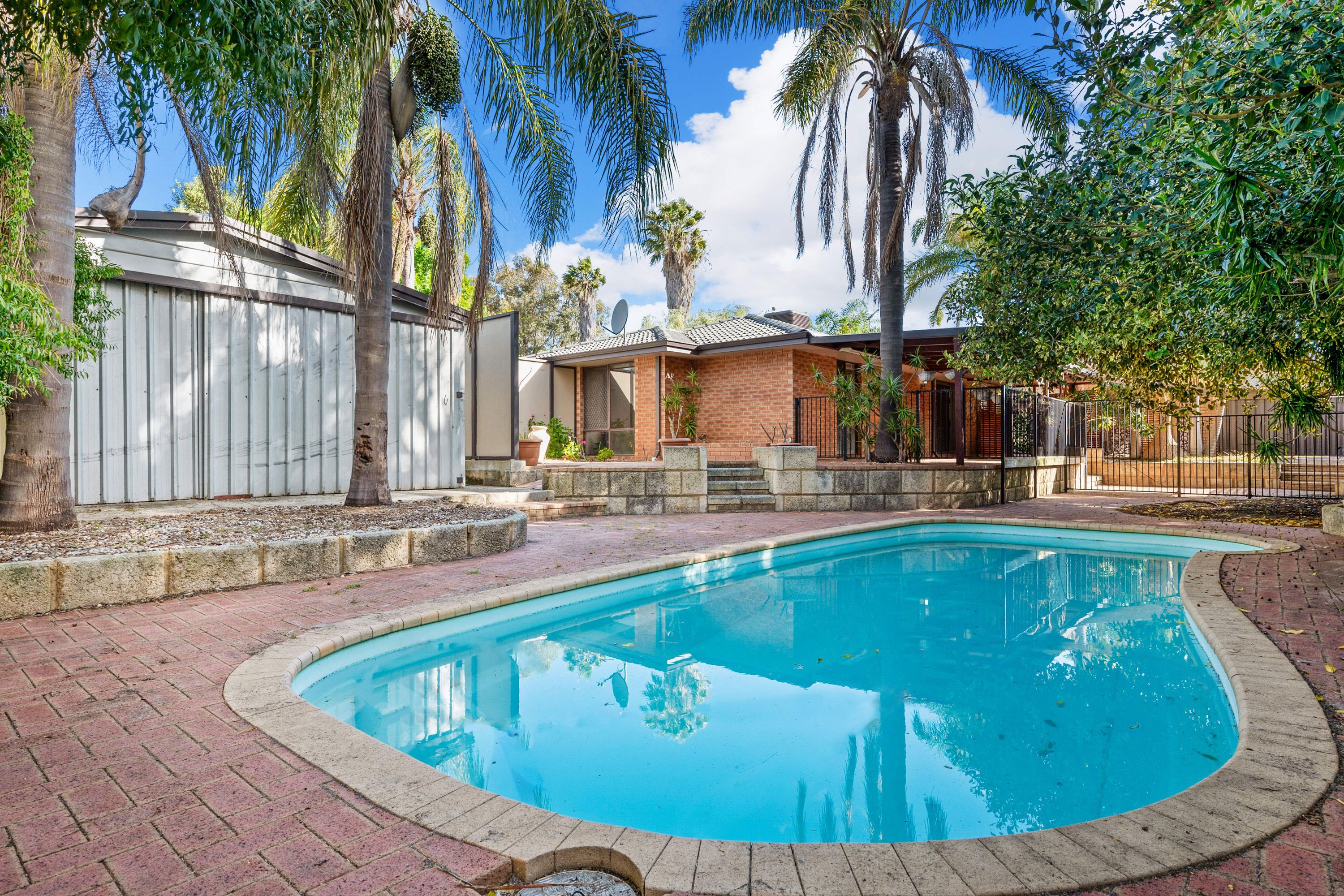 5 Merlin Close