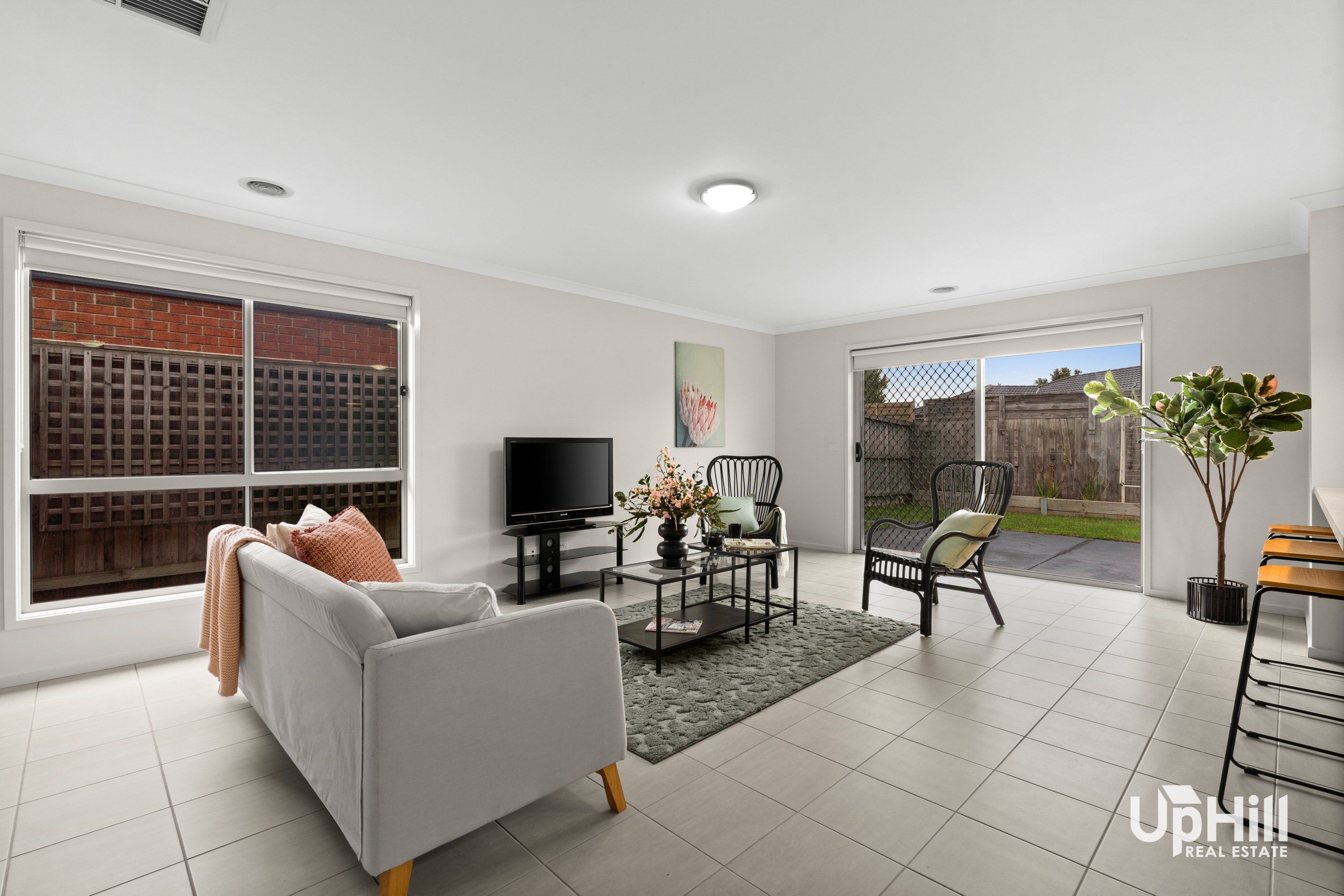 37 Rankin Close, Lynbrook - Thumbnail 2