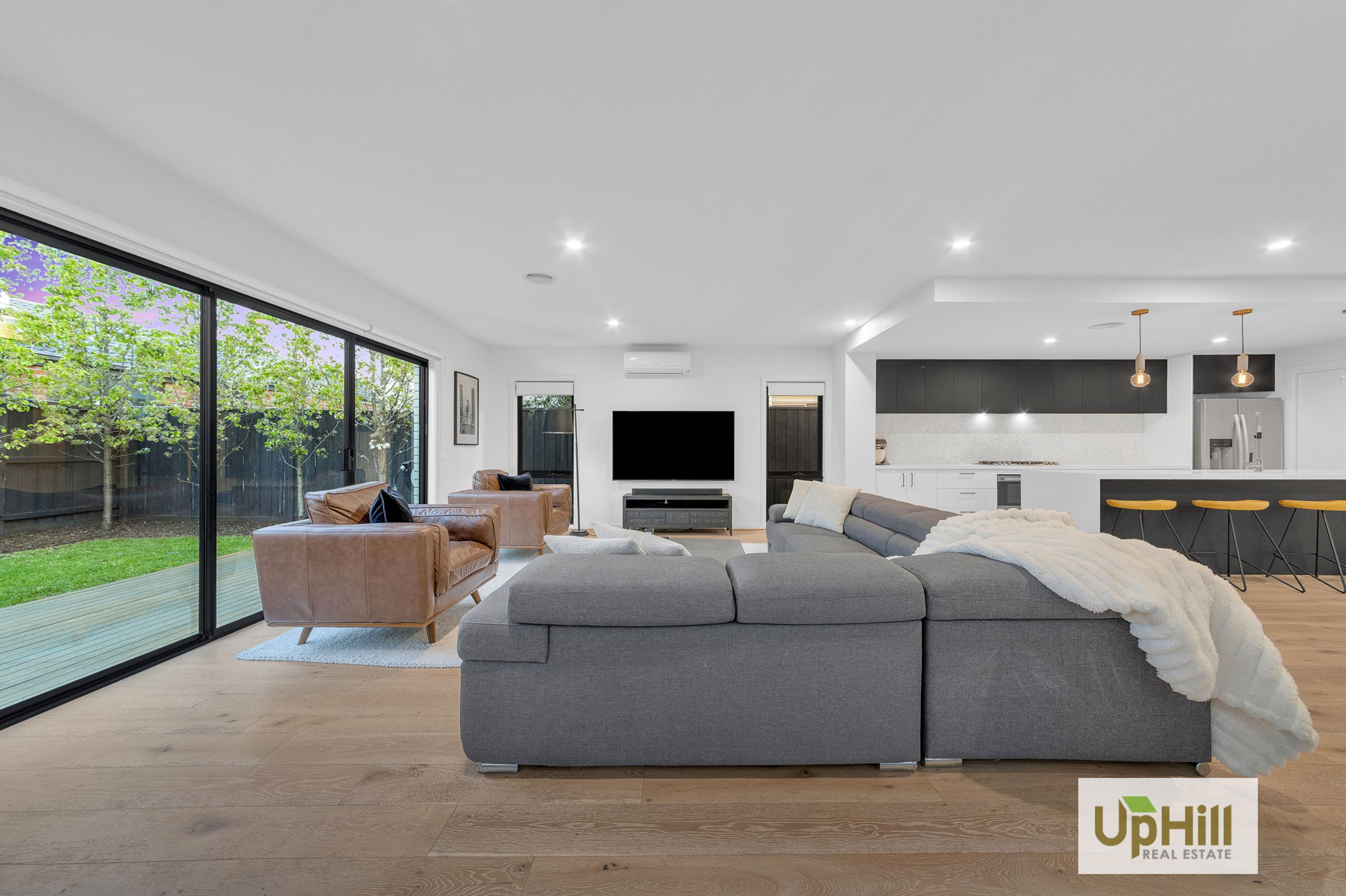 8 Merlot Way, Clyde North - Thumbnail 6
