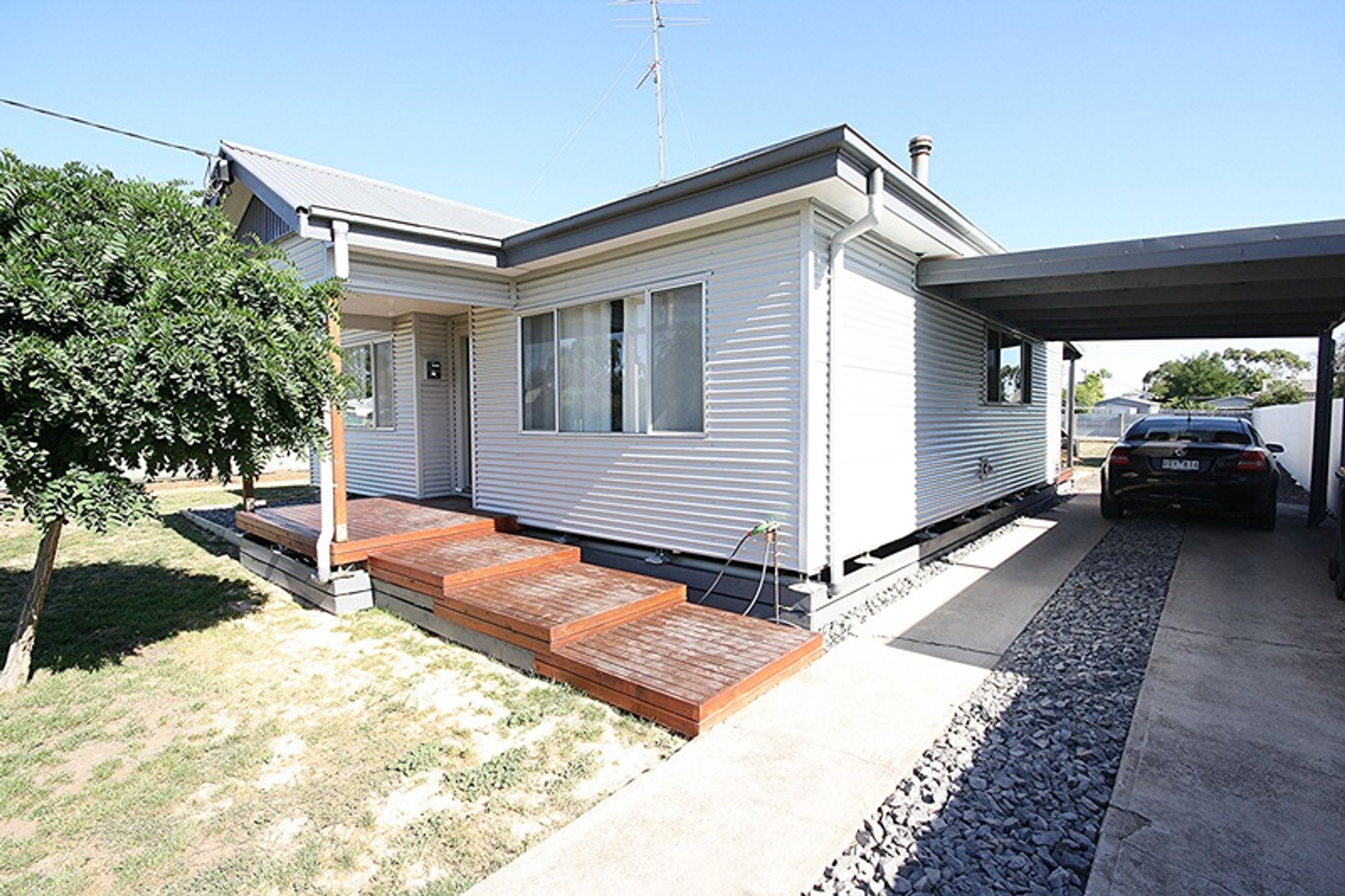 14 Tena Avenue, Horsham VIC 3400, Horsham - Thumbnail 2