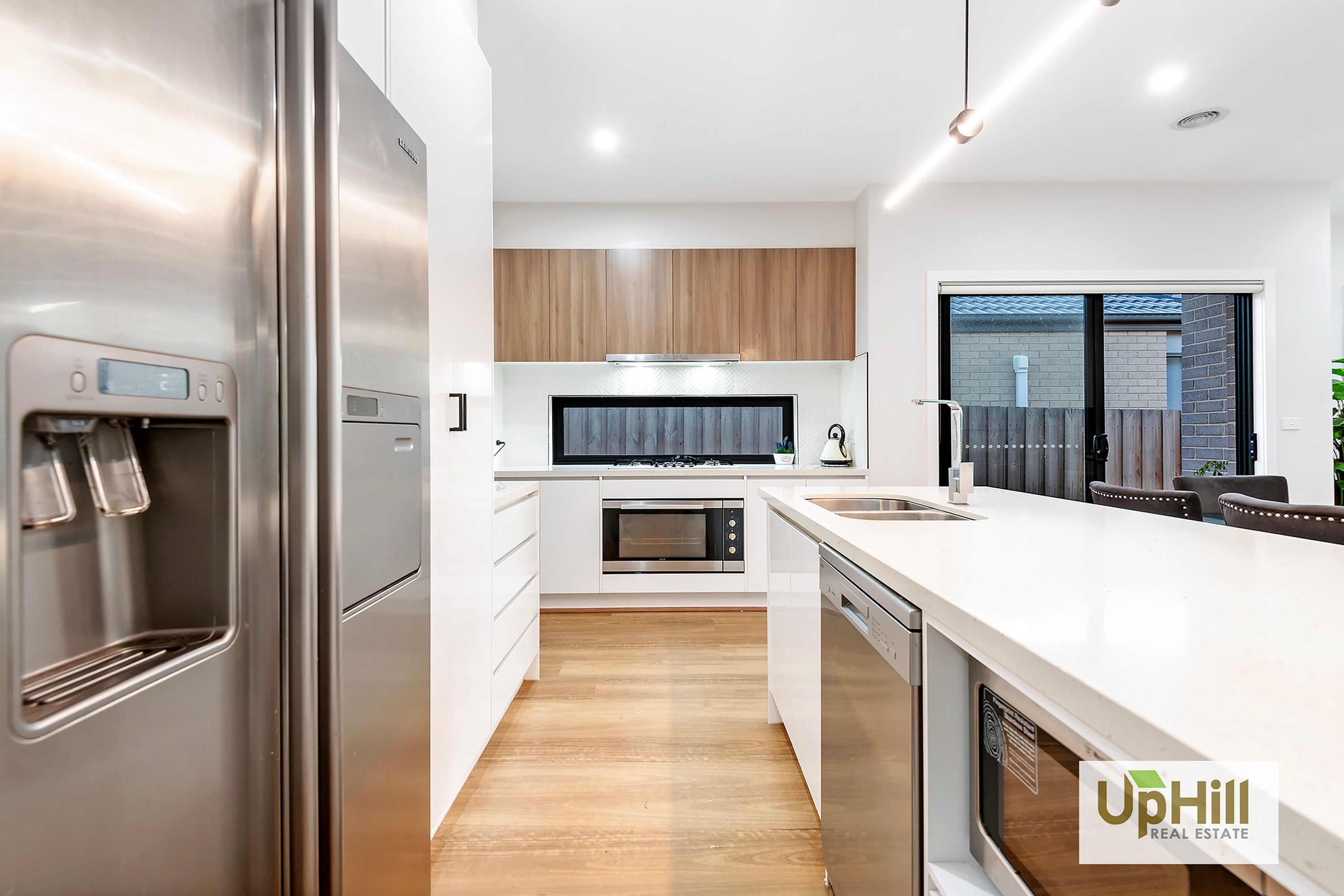 19 Merlot Way, Clyde North - Thumbnail 3
