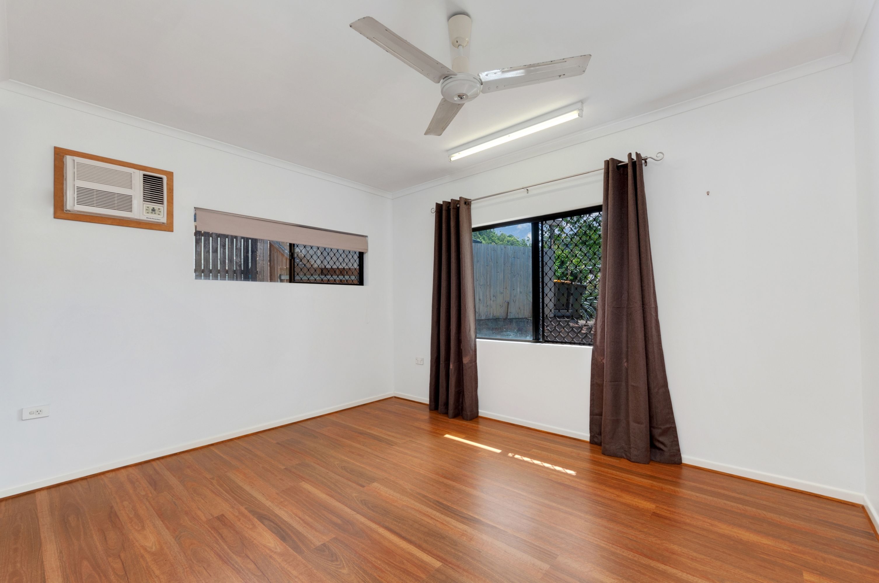 9 Rogers Close, Whitfield - Thumbnail 6