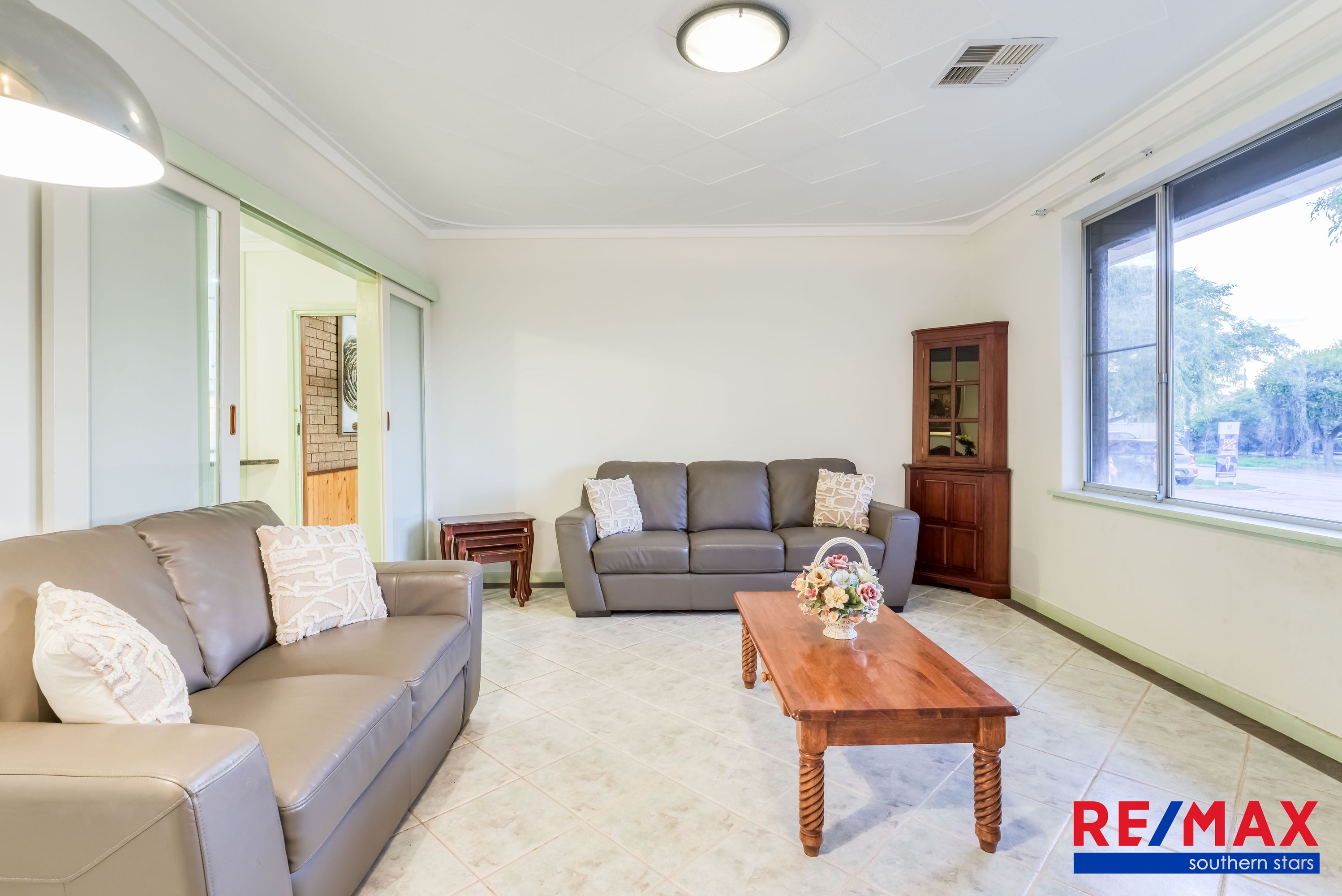 53 Mallard Way, Cannington - Thumbnail 2