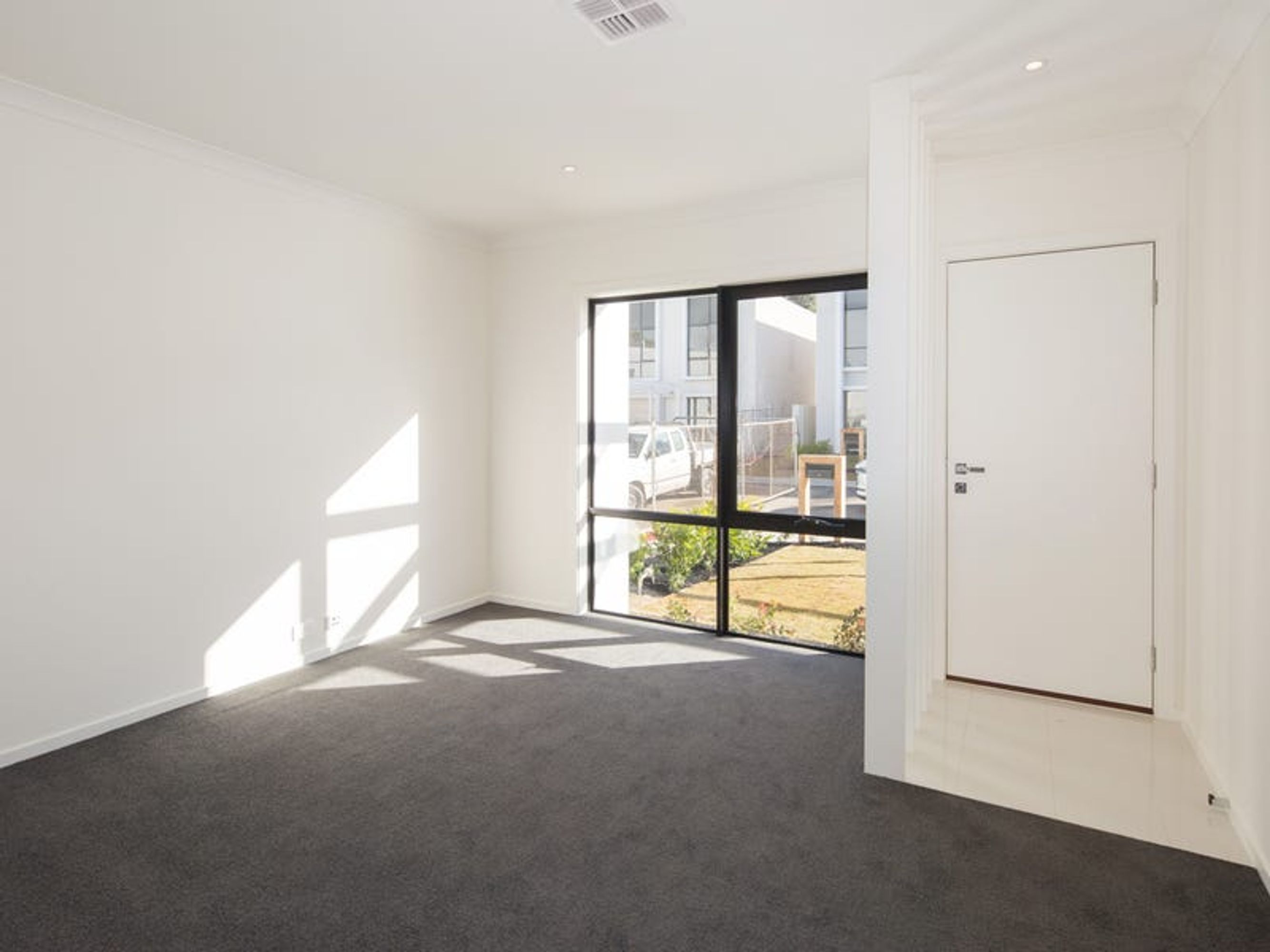 2 Talara Close, Springvale - Thumbnail 2