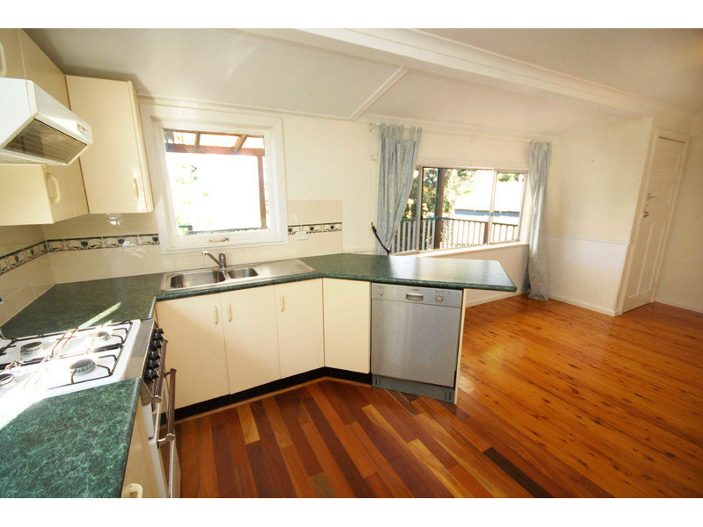 24 Martin Street, Katoomba - Thumbnail 5