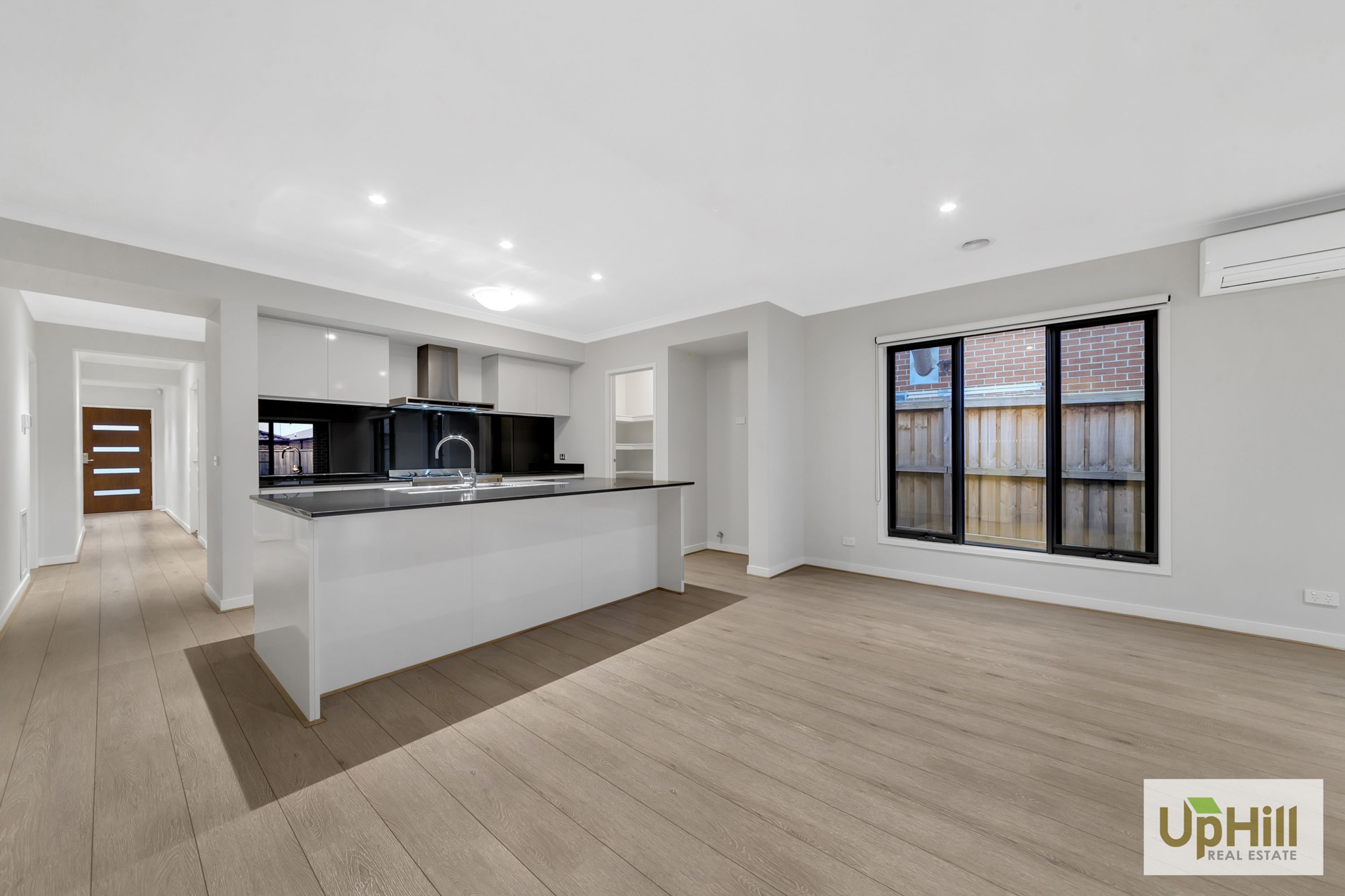 17 Blundy boulevard, Clyde North - Thumbnail 8