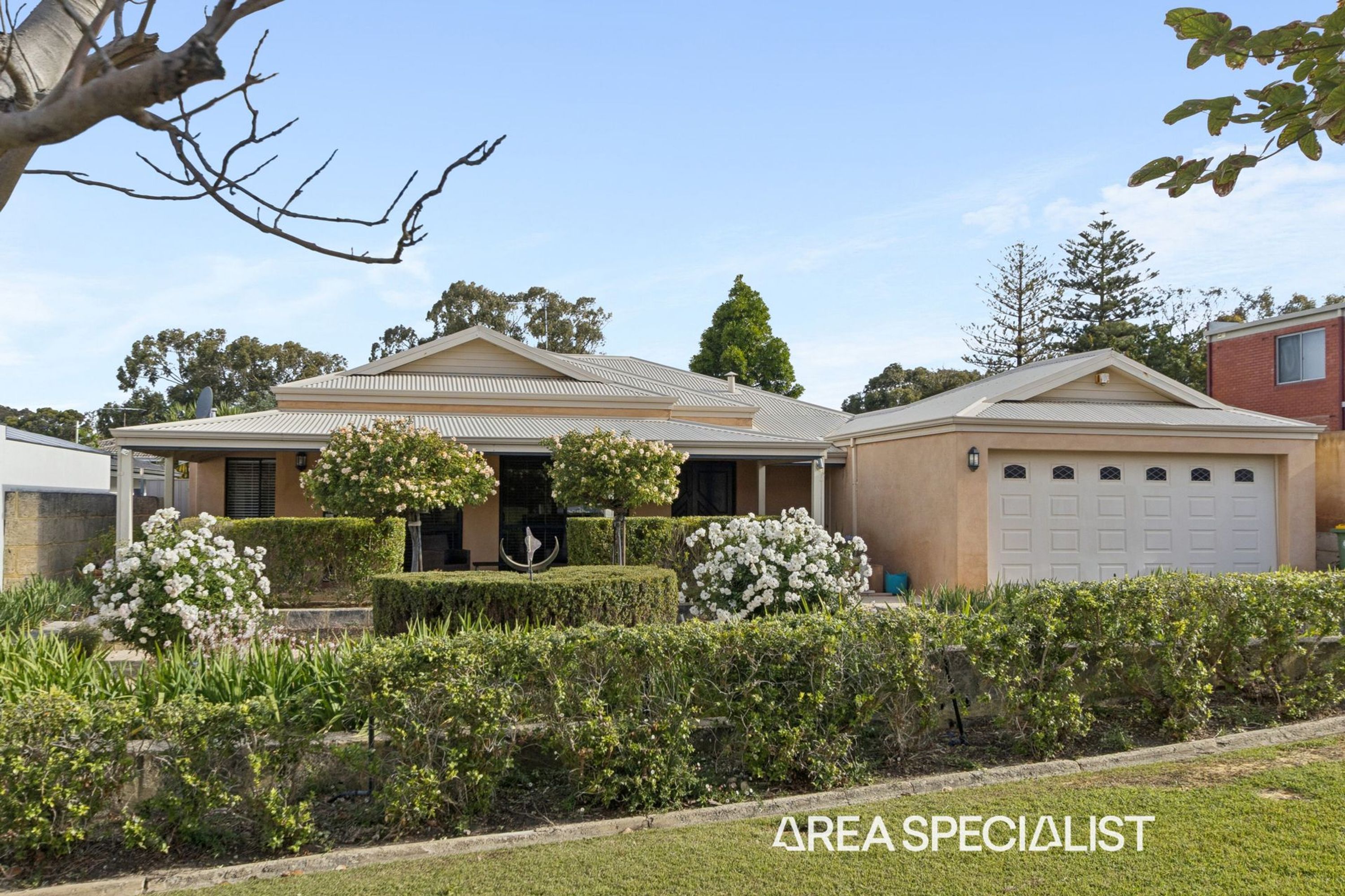 26 Weldon Way, City Beach - Image 1