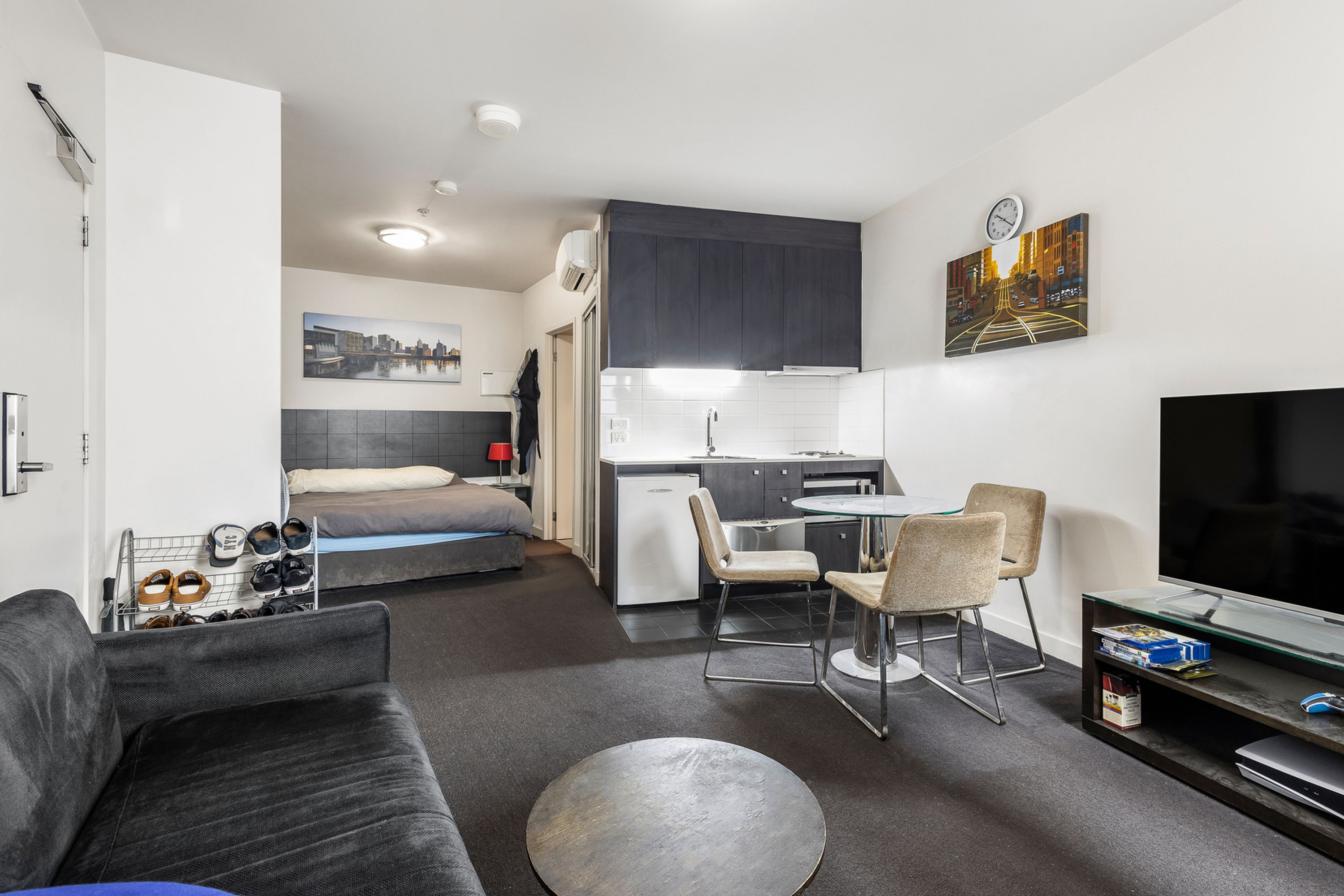 1201/43 Therry Street, Melbourne - Thumbnail 2