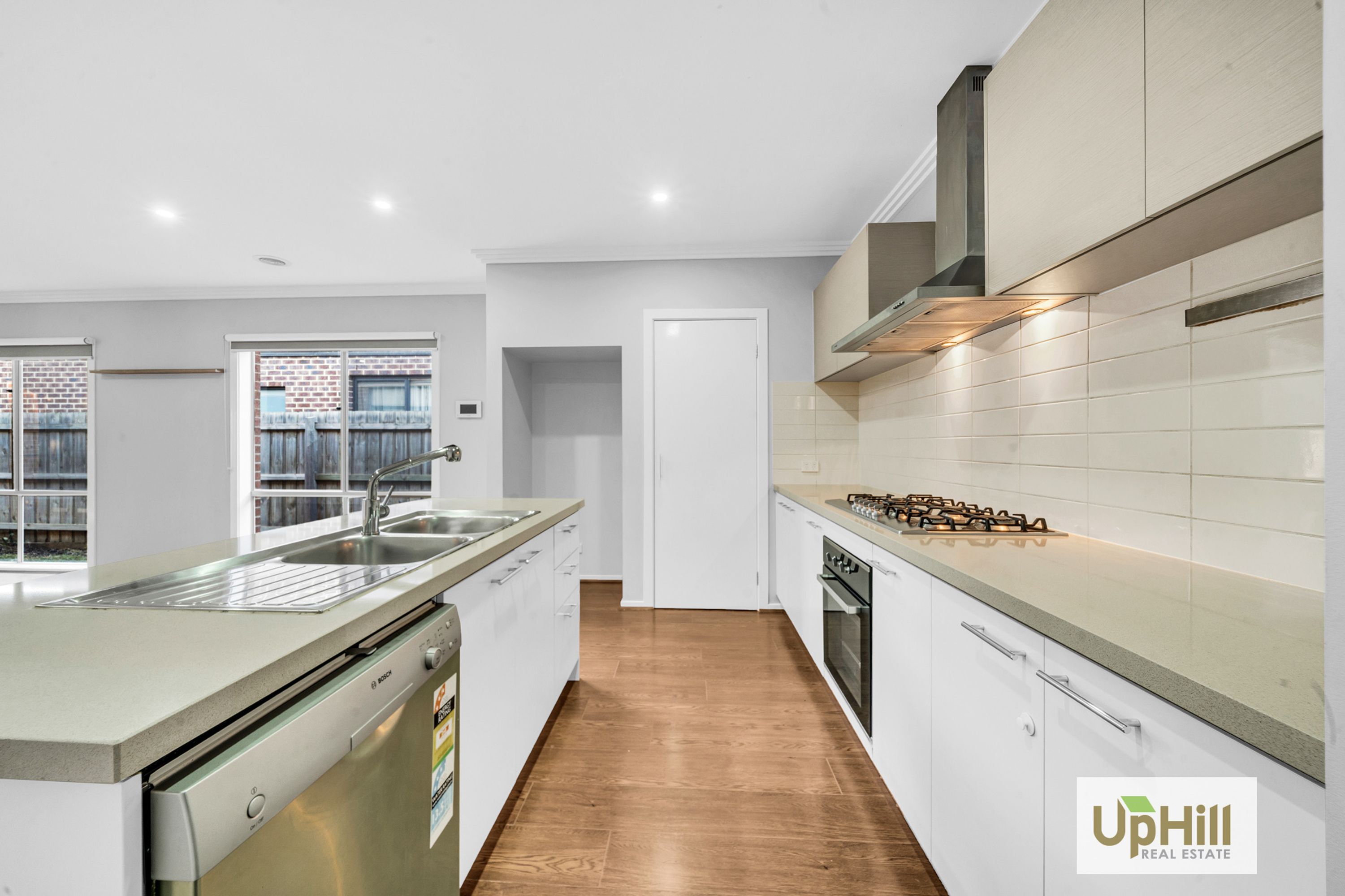 27 Lucinda Lane, Cranbourne North - Thumbnail 3