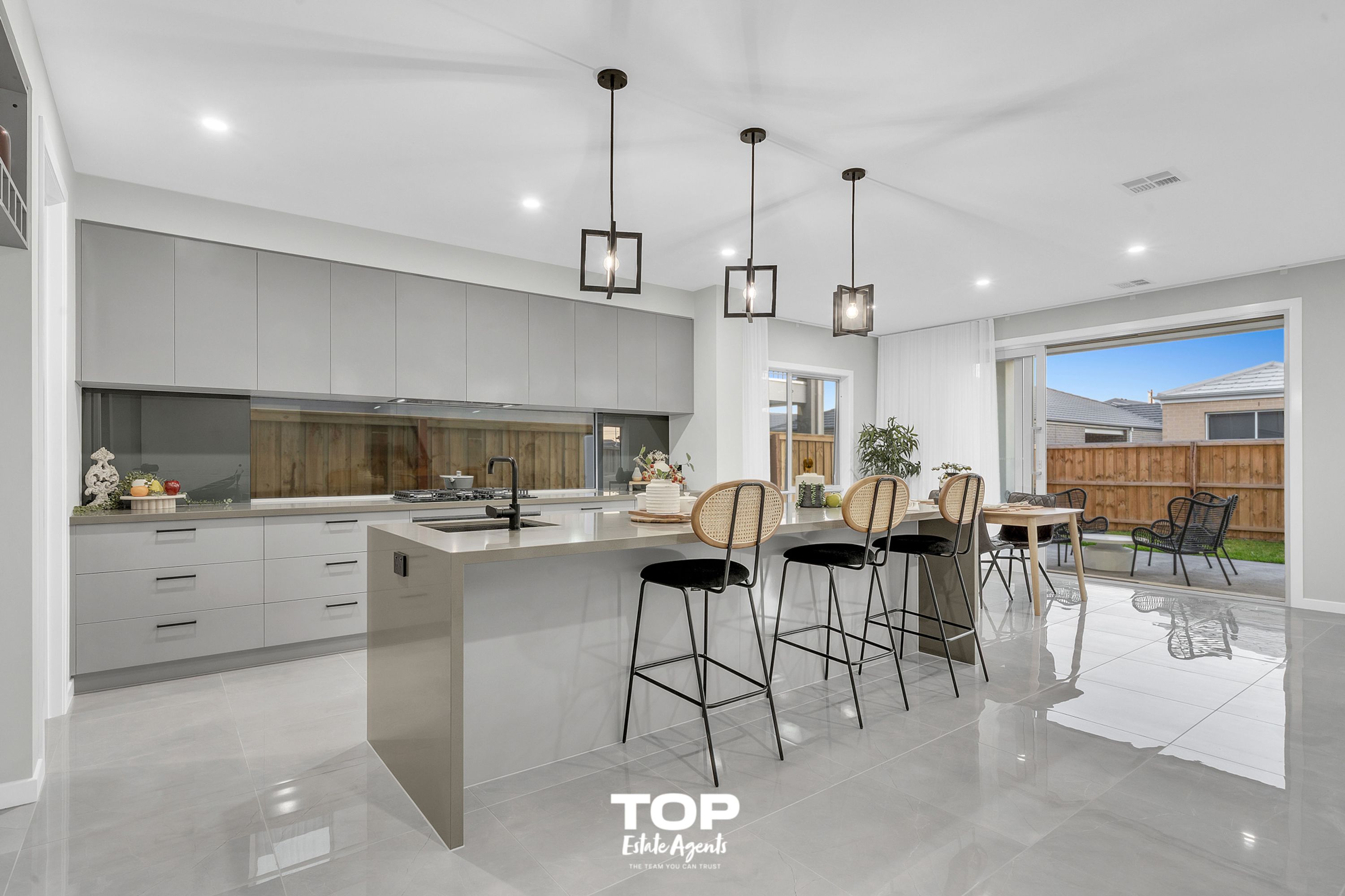 6 Brodribb Road, Clyde North - Thumbnail 8