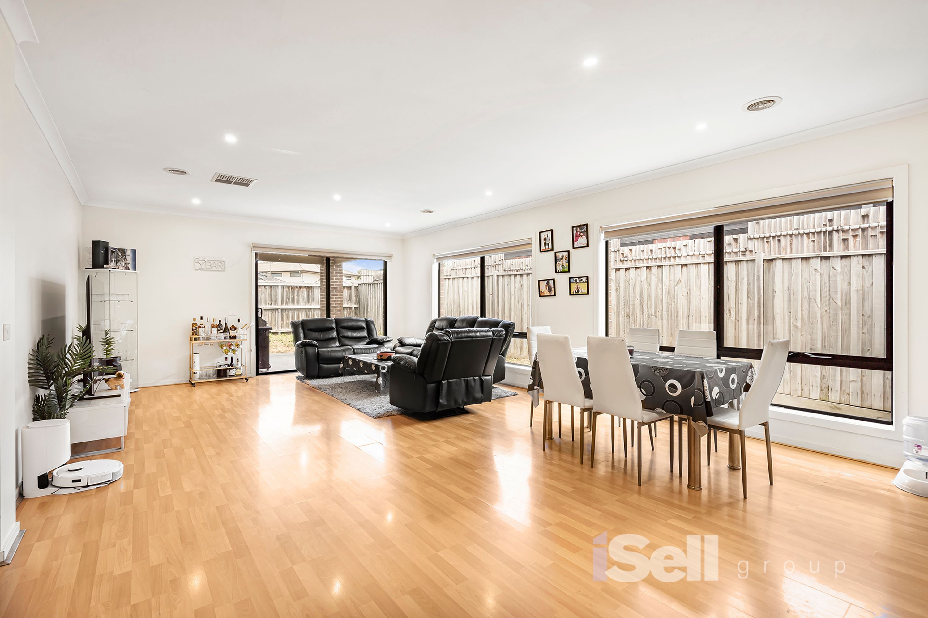 66 Mickleham Drive, Cranbourne North - Thumbnail 3