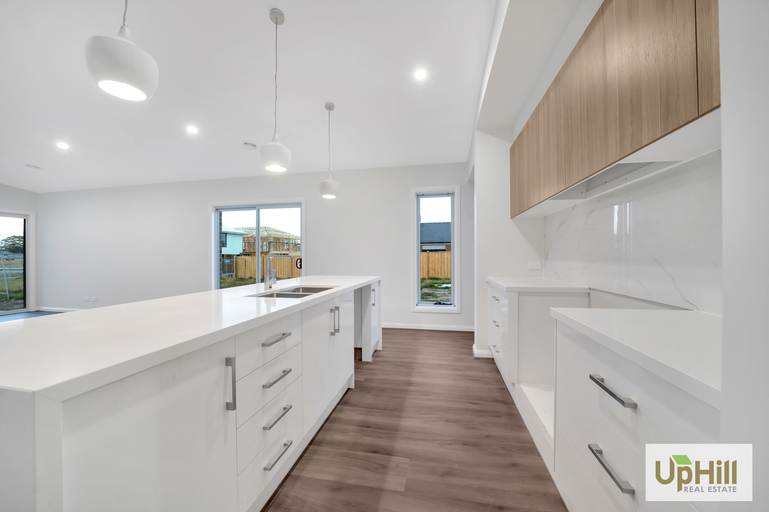 23 SCORCHIN DRIVE, Cranbourne South - Thumbnail 7