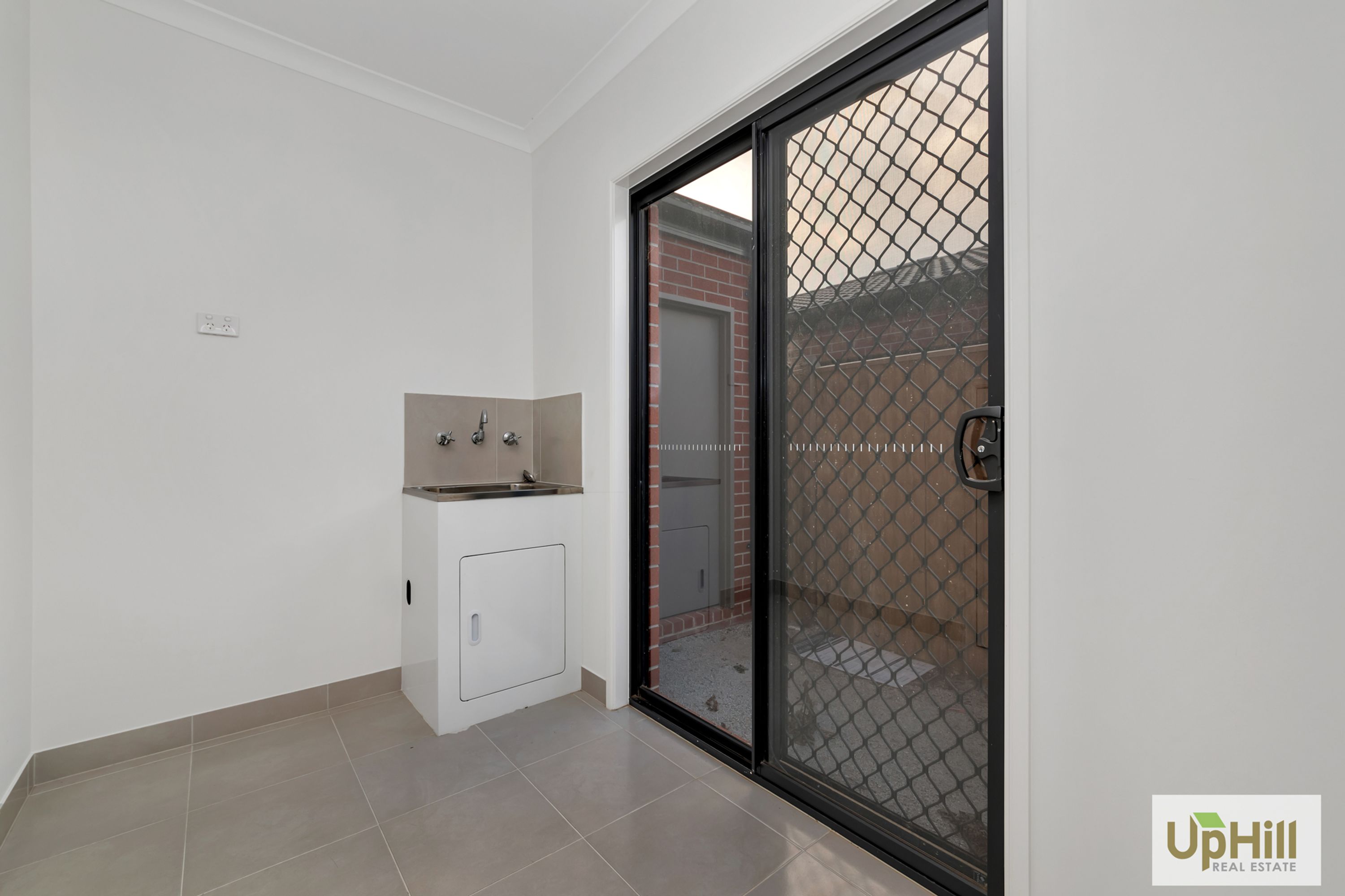 8 SLOANE DRIVE, Clyde North - Thumbnail 7