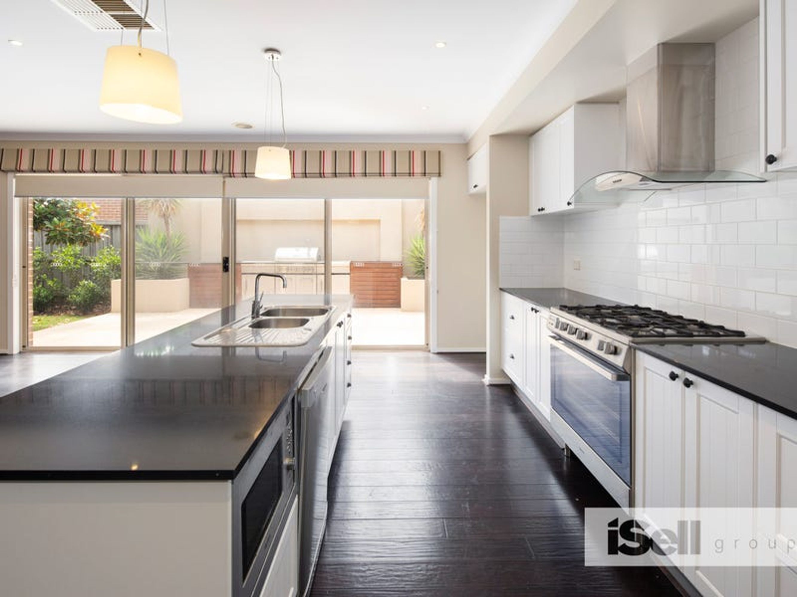 10 Mountainview Boulevard, Cranbourne North - Thumbnail 5