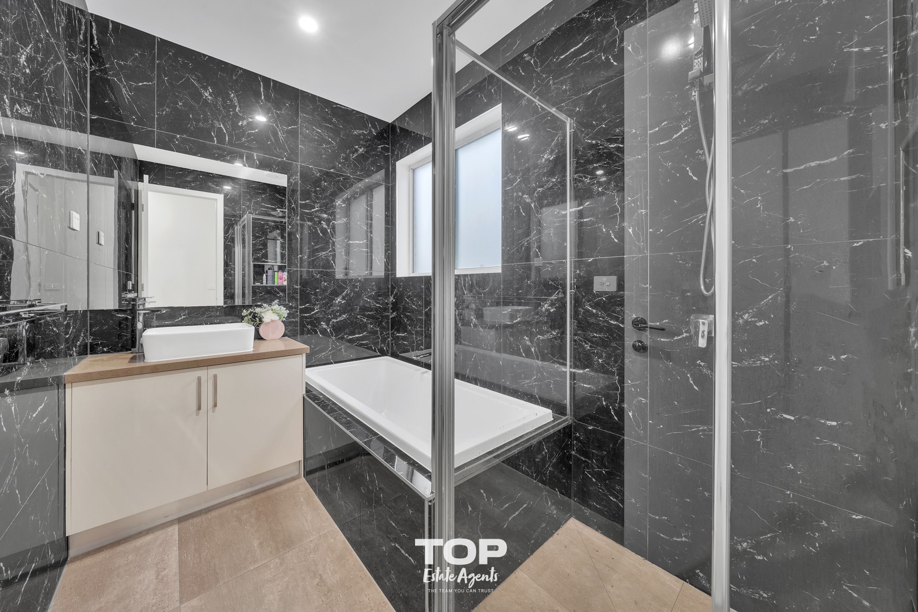31 Gallant Drive, Clyde North - Thumbnail 6