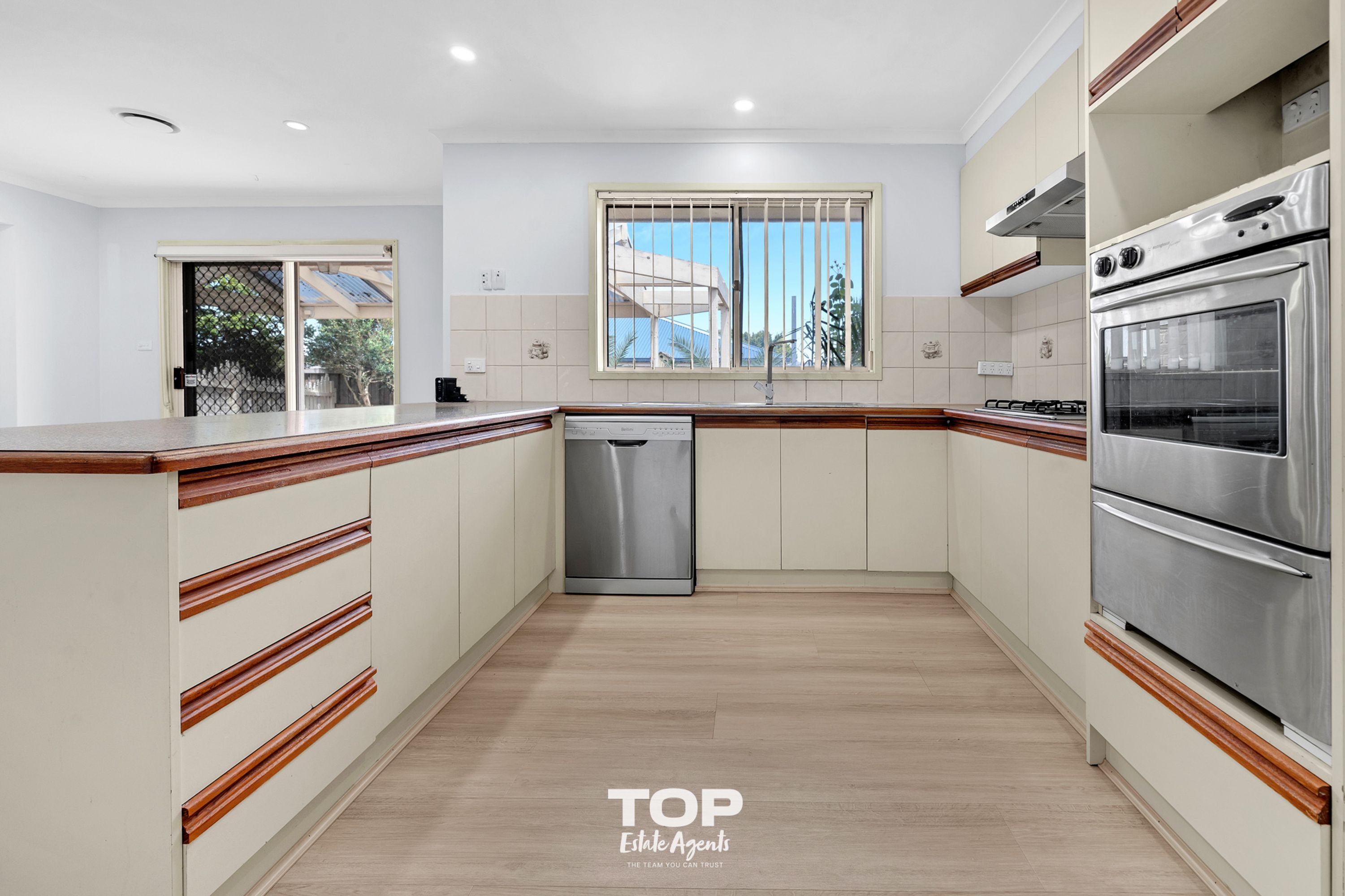 2 Janson Close, Narre Warren South - Thumbnail 4