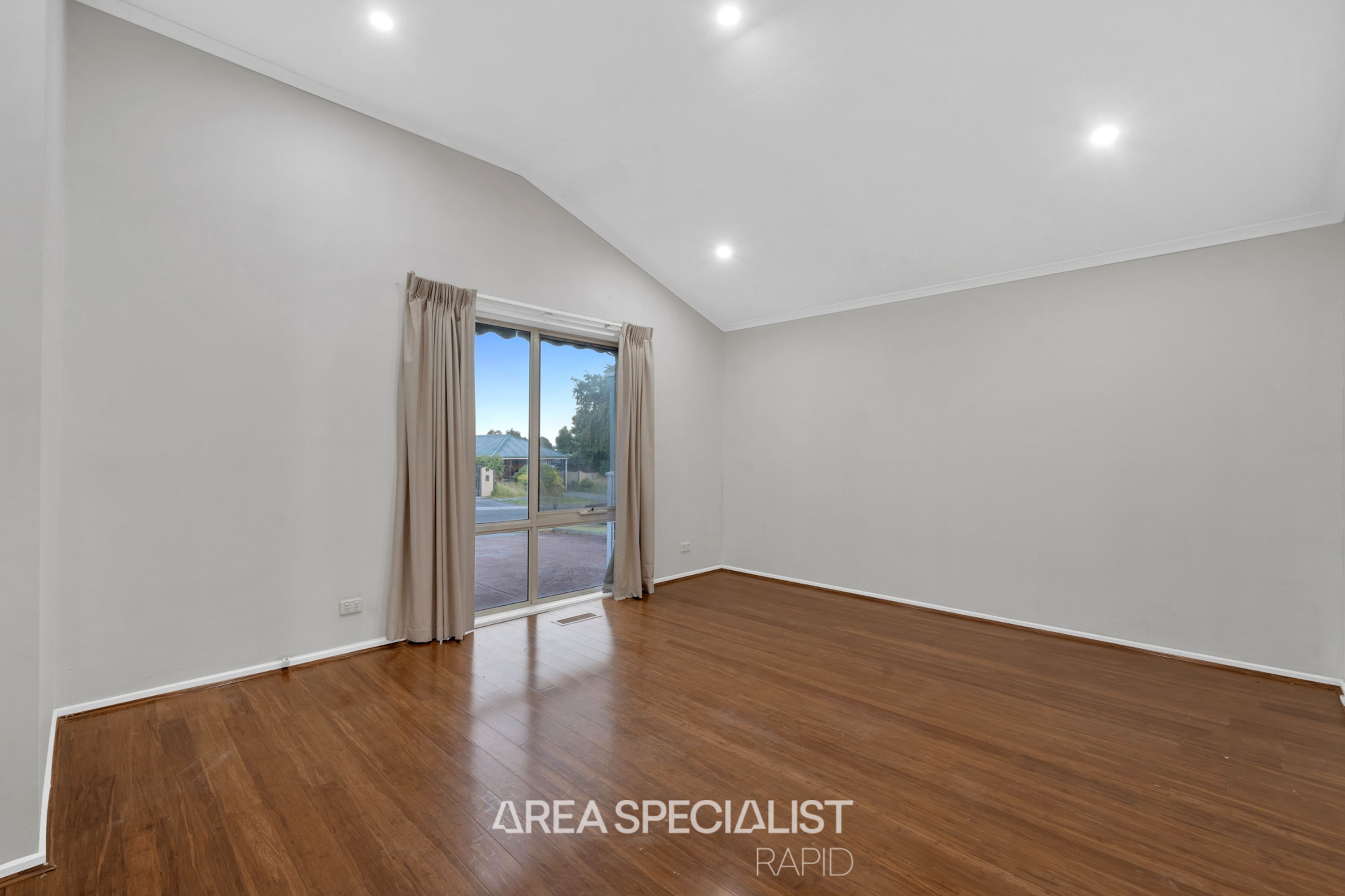 8 Ashford Close, Hampton Park, Hampton Park - Thumbnail 2