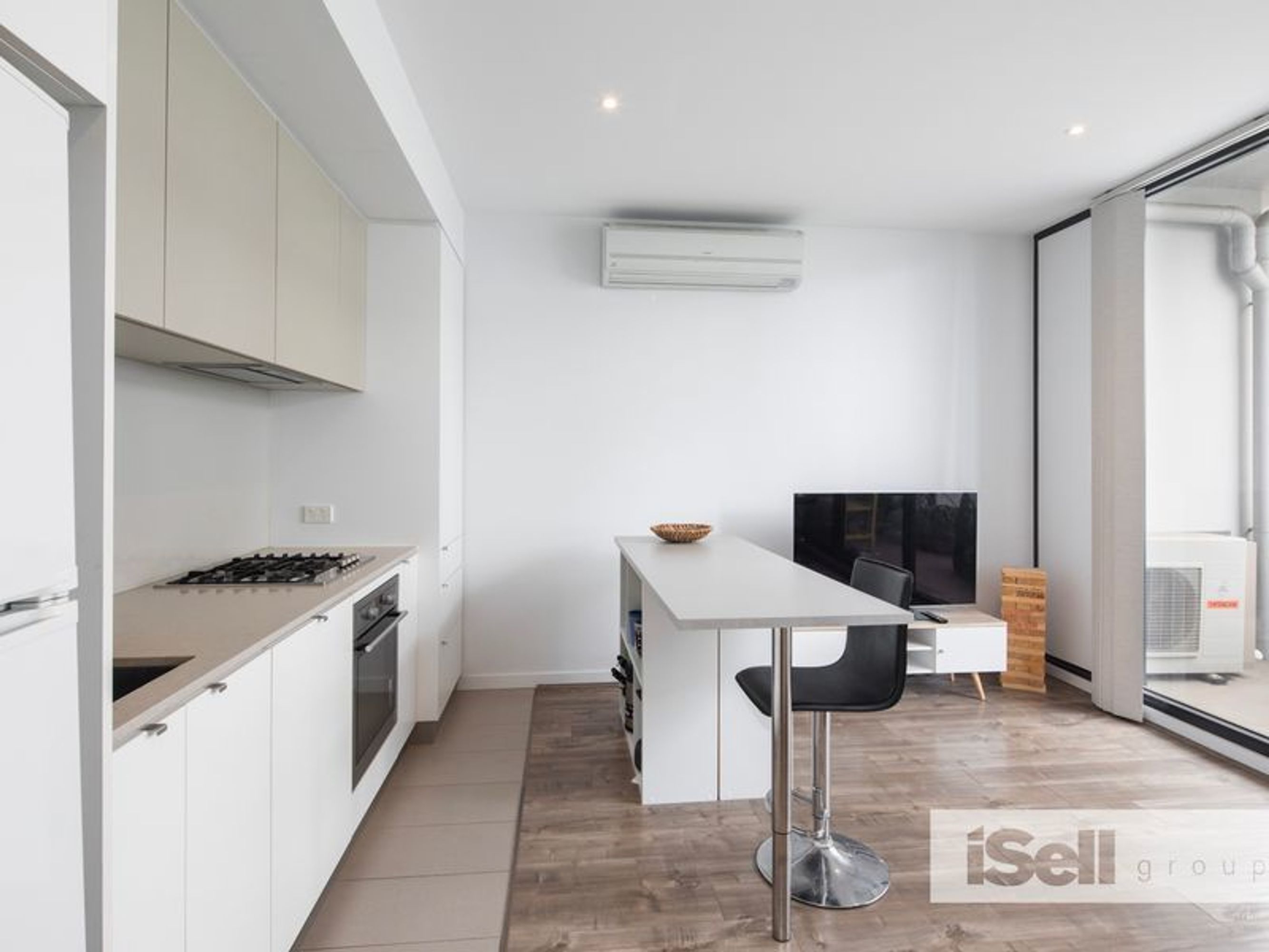 5/3 Morton Avenue