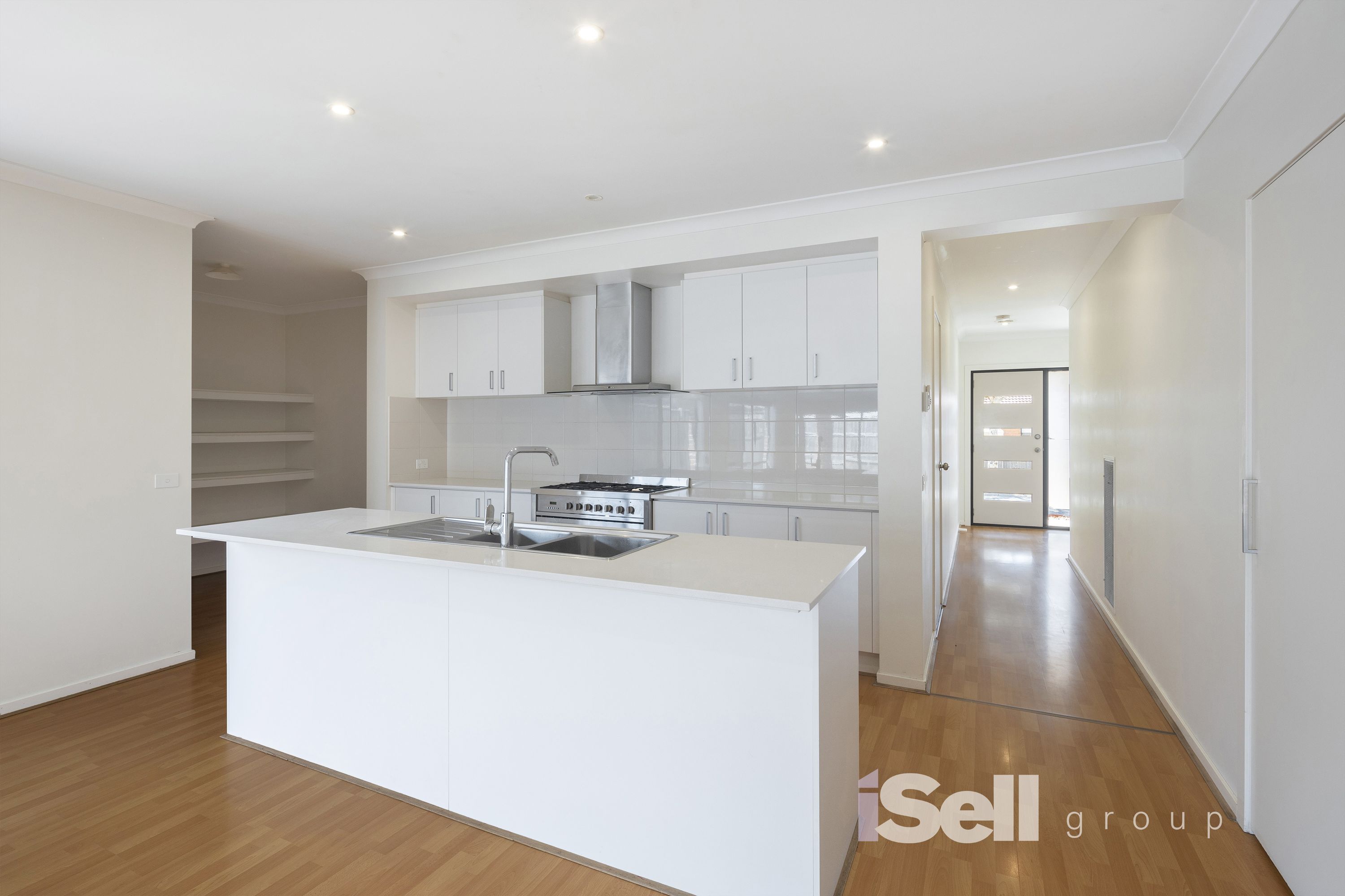 66 Mickleham Drive, Cranbourne North - Thumbnail 8