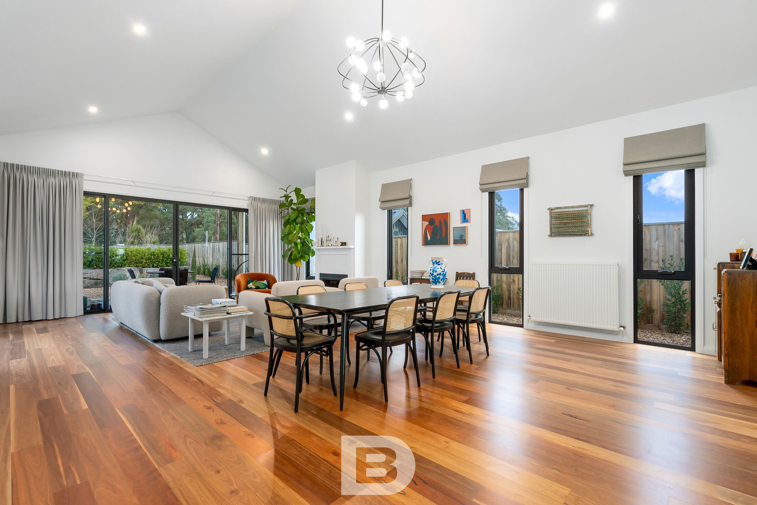 17 CLOVER TREE CIRCUIT, Woodend - Thumbnail 2