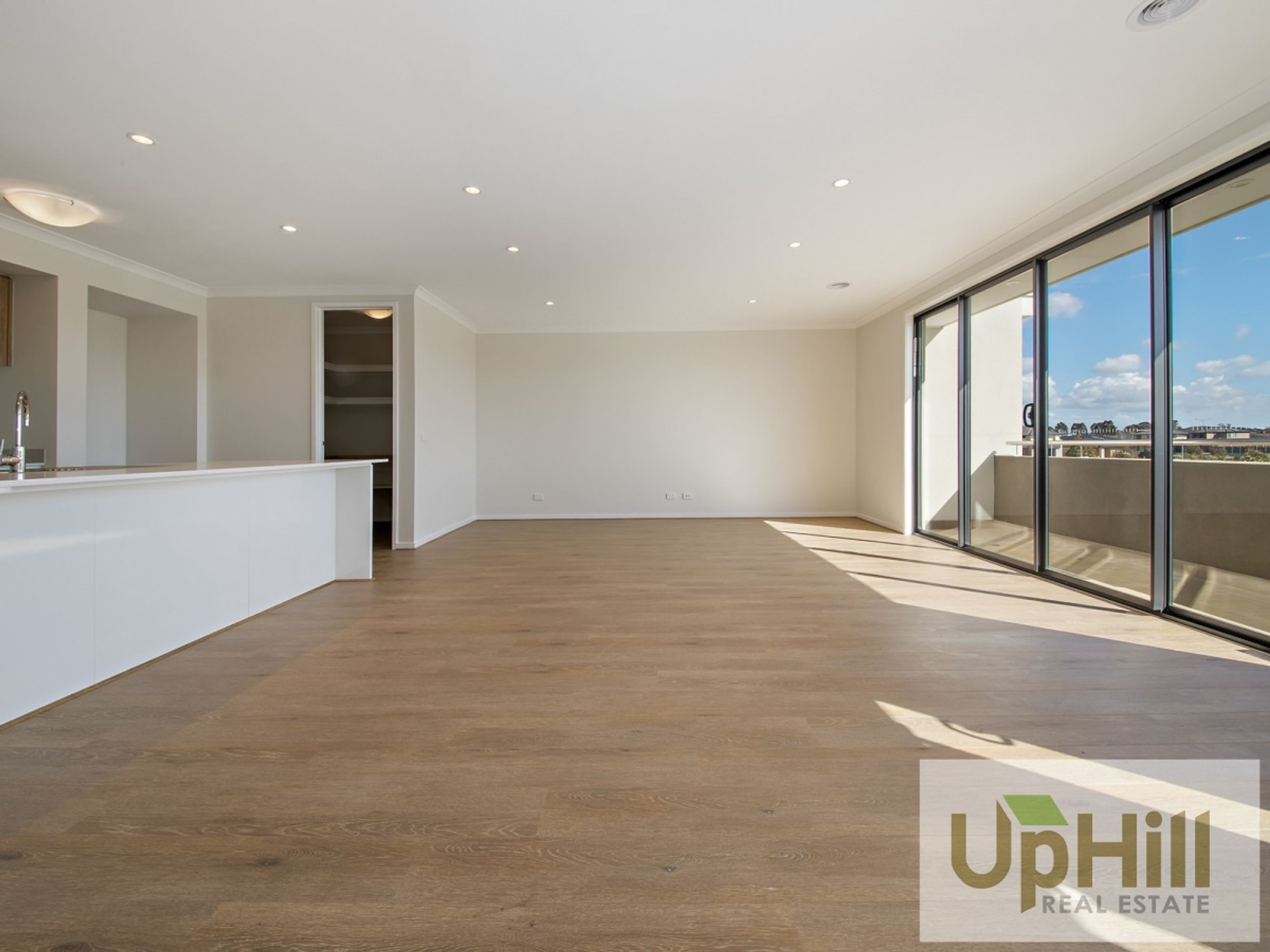 8 REVELWOOD WAY, Clyde North - Thumbnail 5
