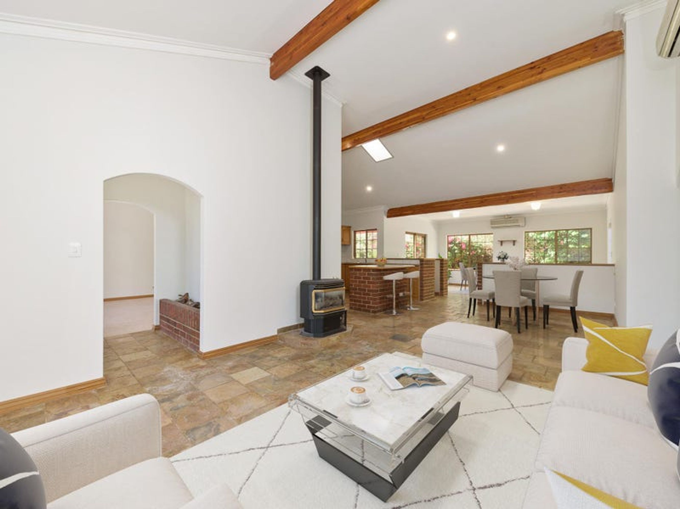 15 Hilltop Place, Kelmscott - Thumbnail 2