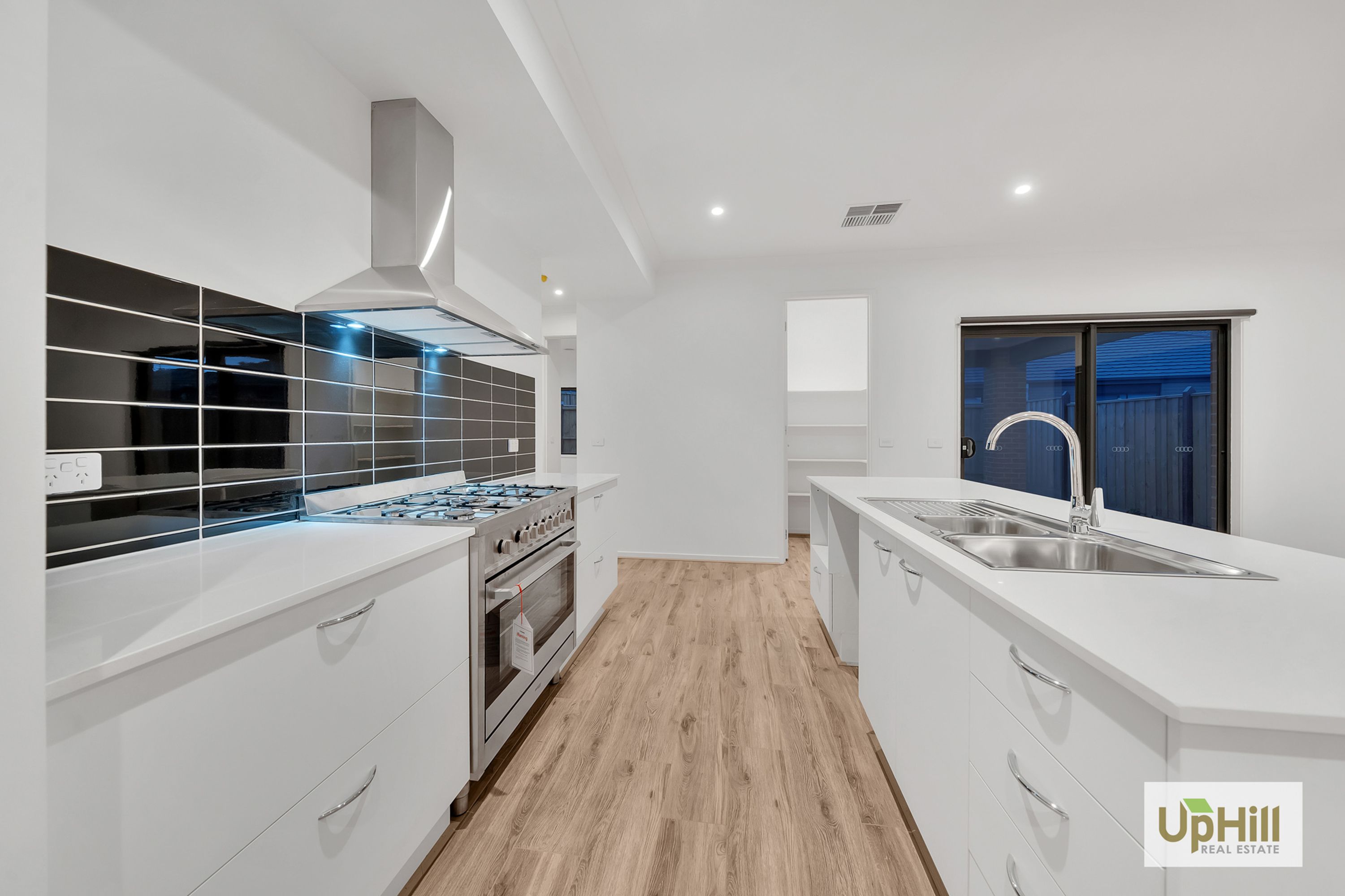 161 ERNSTBROOK DRIVE, Clyde - Thumbnail 5