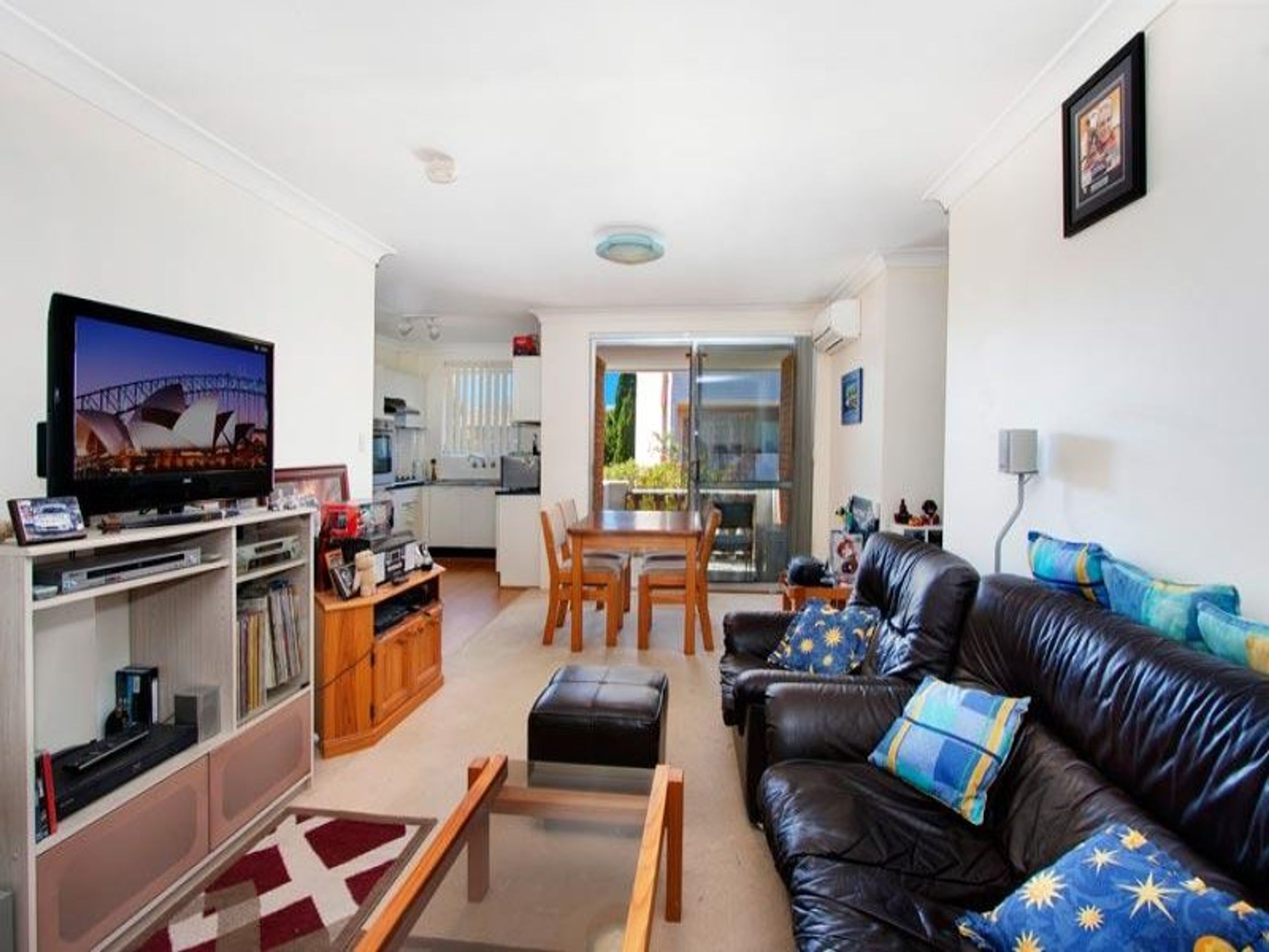 12/10, Caringbah - Thumbnail 2