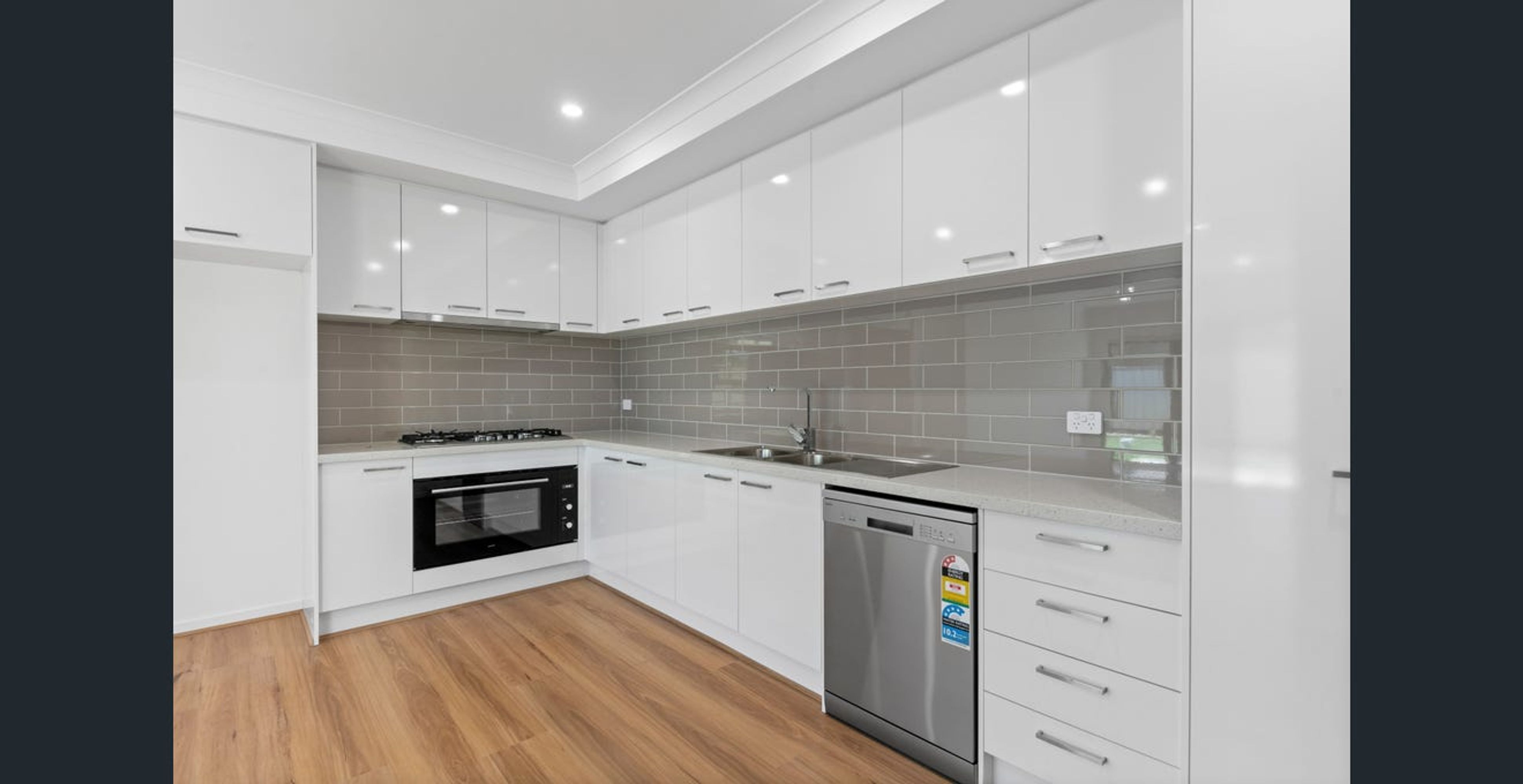 2/61 Manfred Avenue, St Albans VIC 3021, St Albans - Thumbnail 3