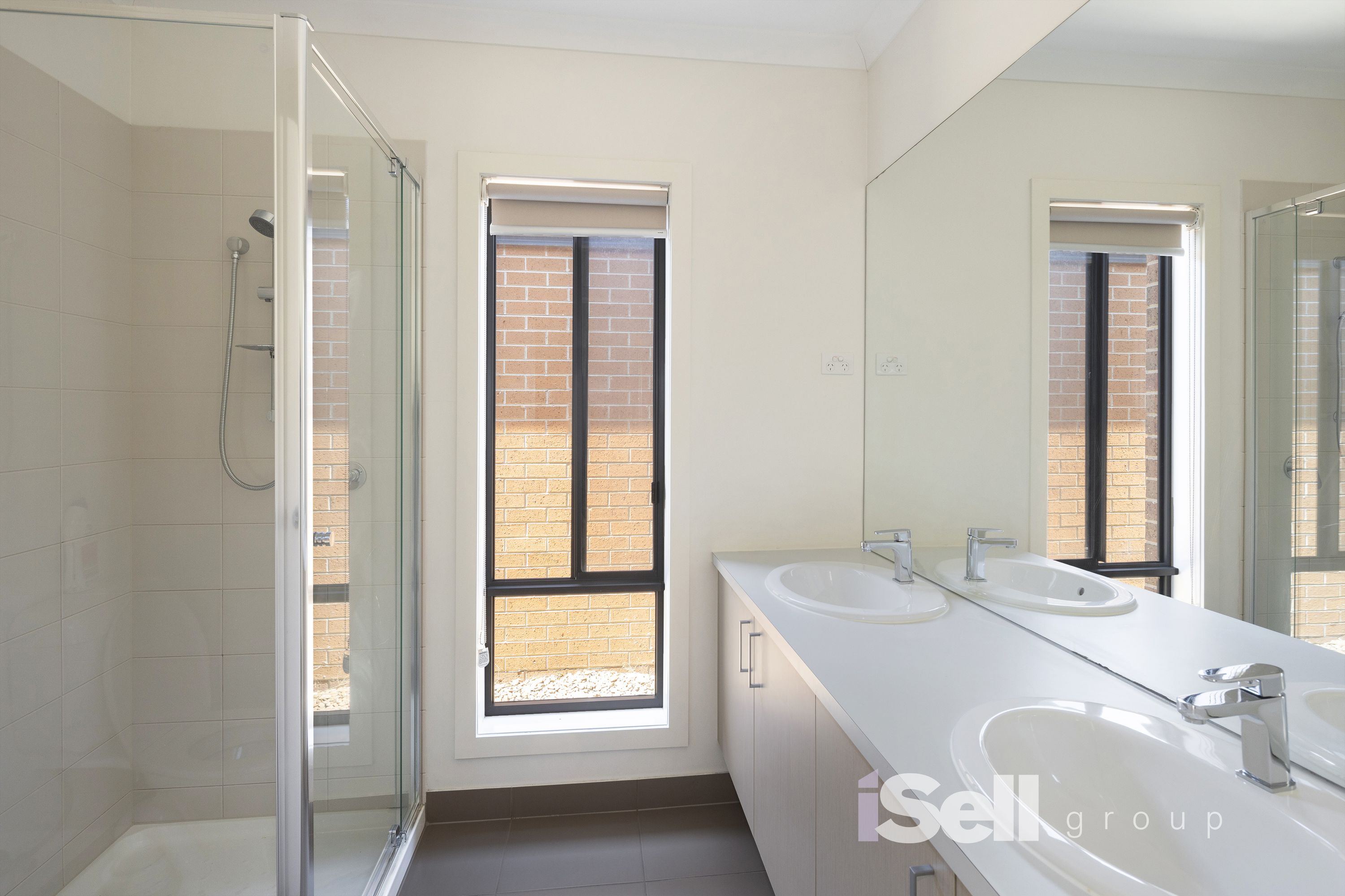 66 Mickleham Drive, Cranbourne North - Thumbnail 4