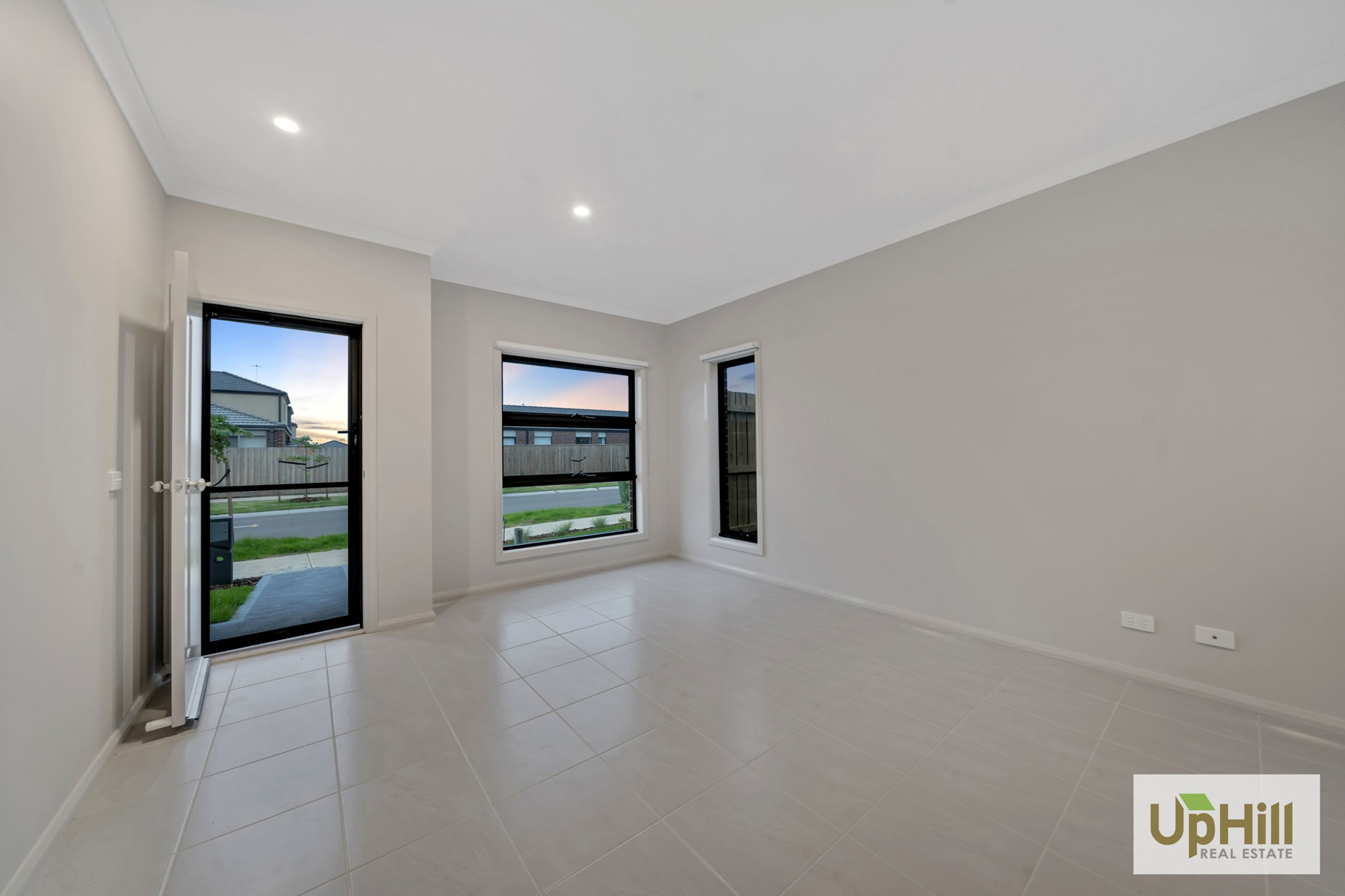 72 WATERWAYS DRIVE, Cranbourne North - Thumbnail 3