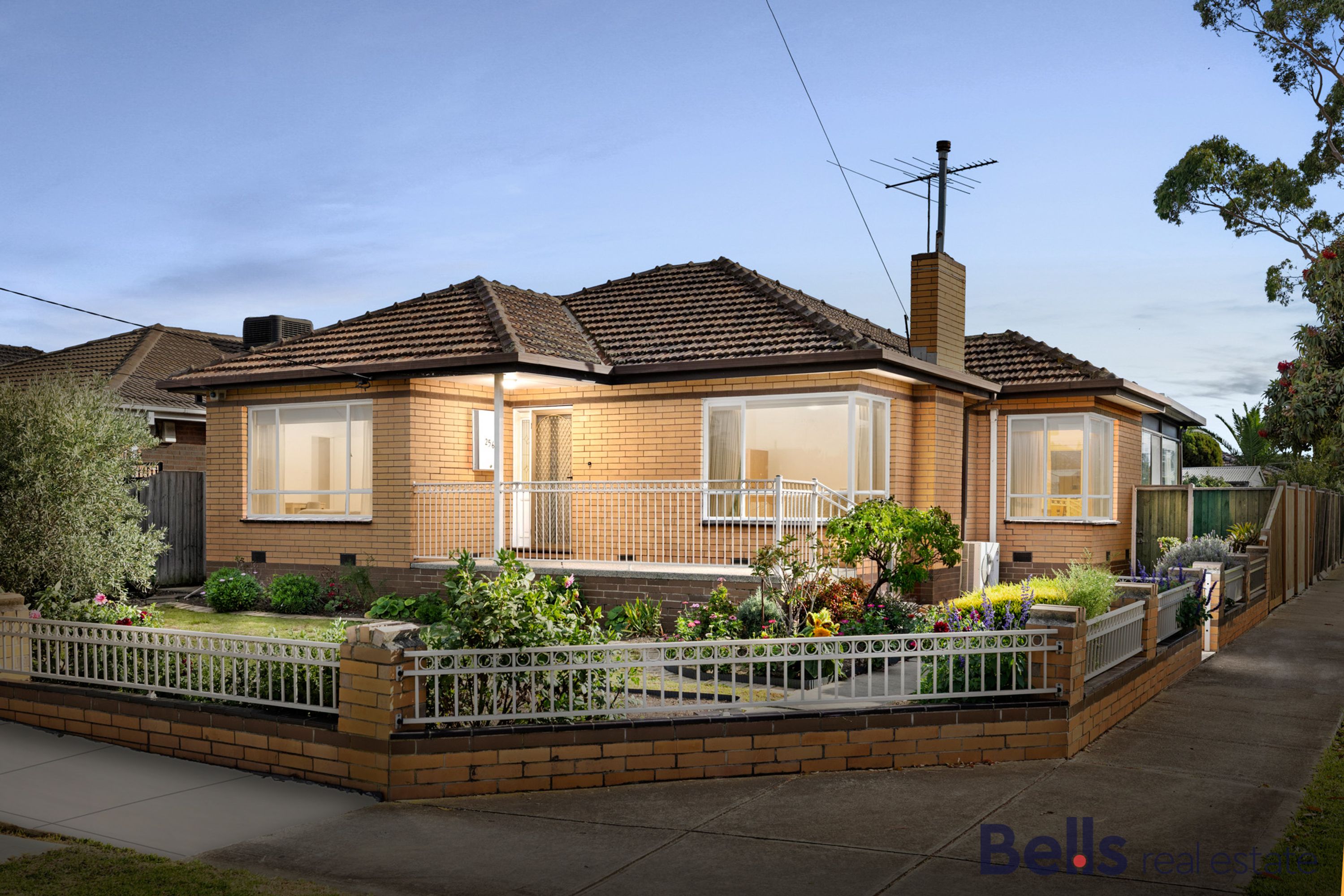 256 Furlong Road, St Albans - Thumbnail 2