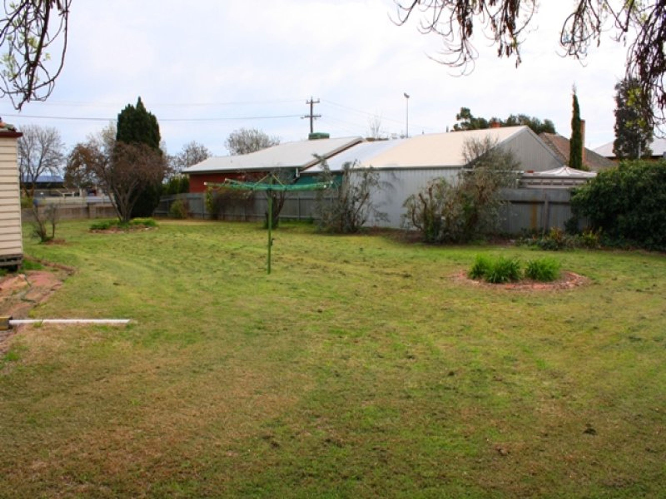 16 Davis Avenue, Nhill VIC 3418, Nhill - Thumbnail 2