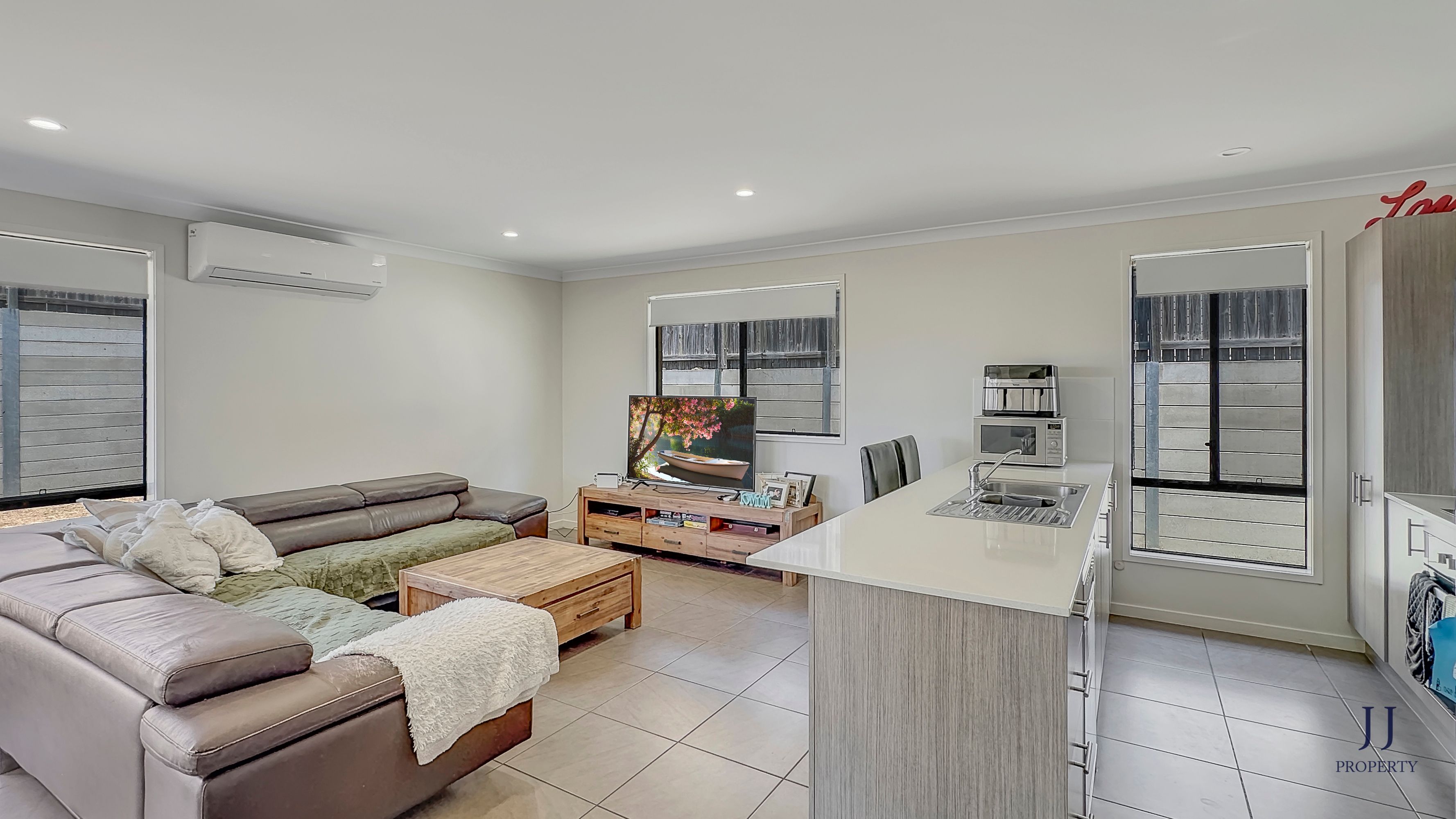 16 James Varghese Way, Spring Mountain - Thumbnail 3