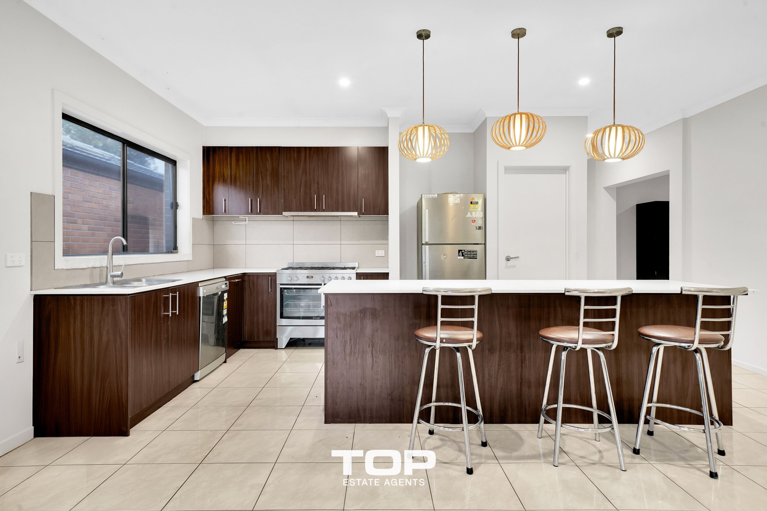 16 Wheelers Park Drive, Cranbourne North - Thumbnail 4