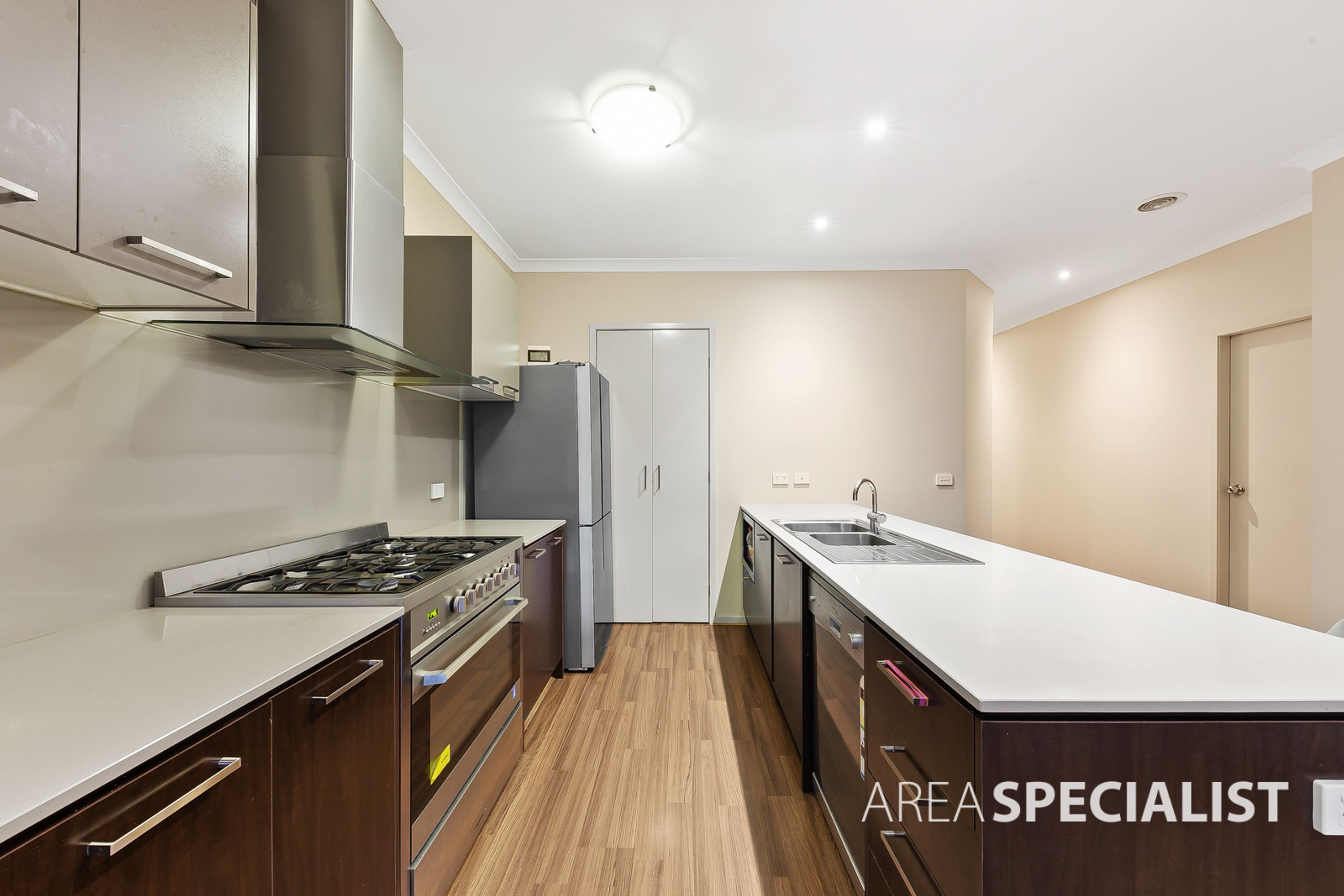 23 Black Range Avenue, Craigieburn VIC 3064, Craigieburn - Thumbnail 4