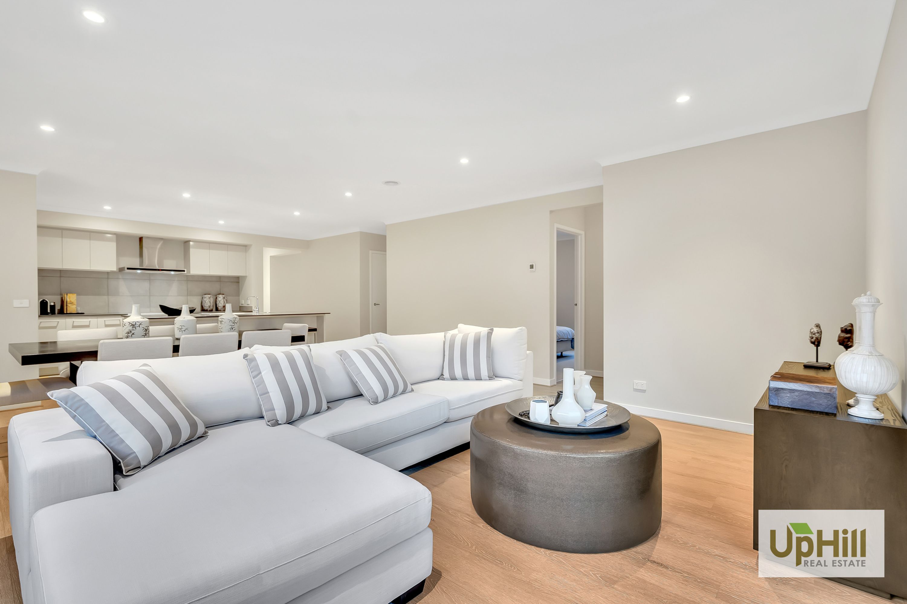 8 KEIGHERY DRIVE, Clyde North - Thumbnail 8