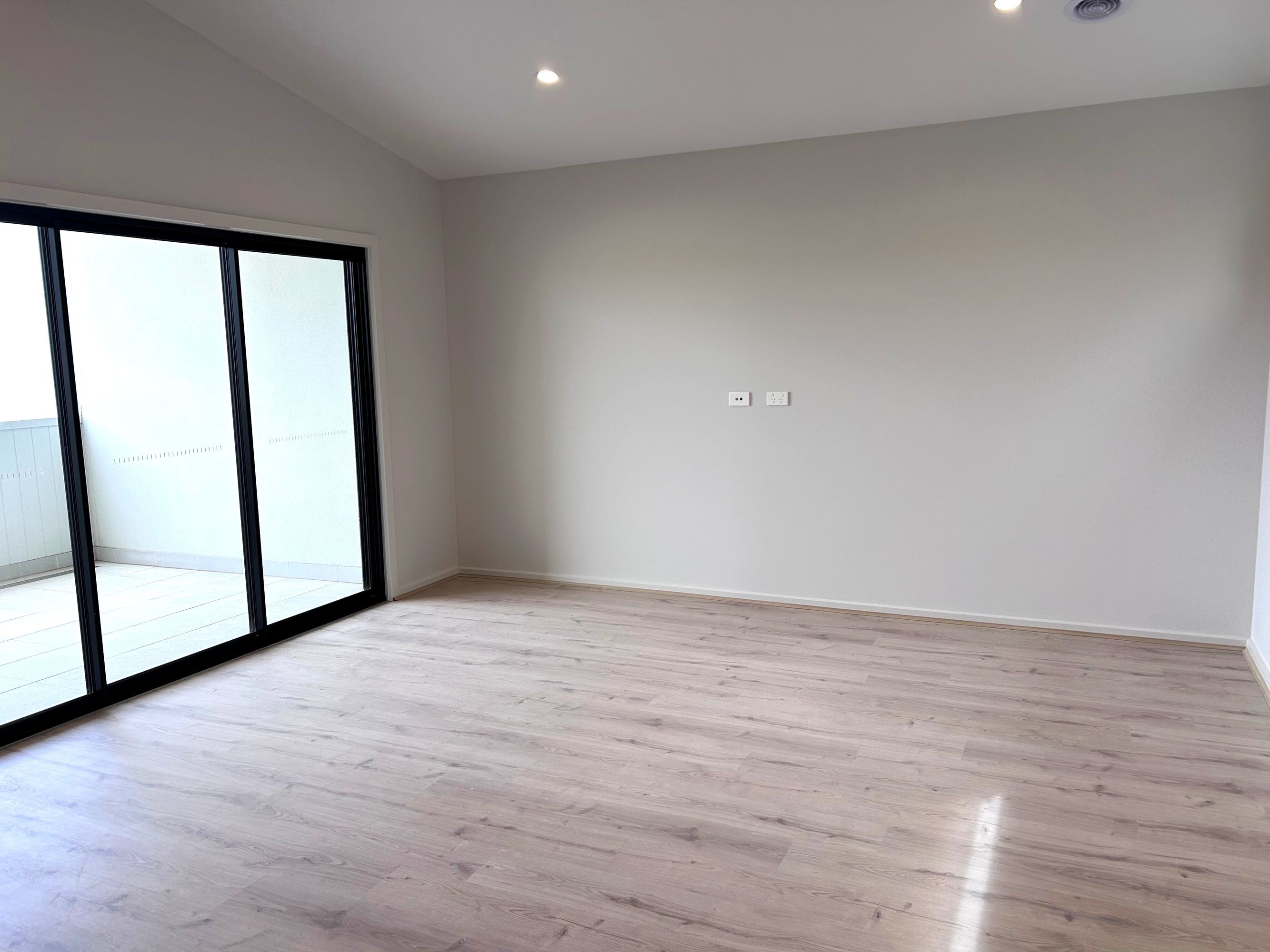 4 Locanda Walk, Clyde North - Thumbnail 3