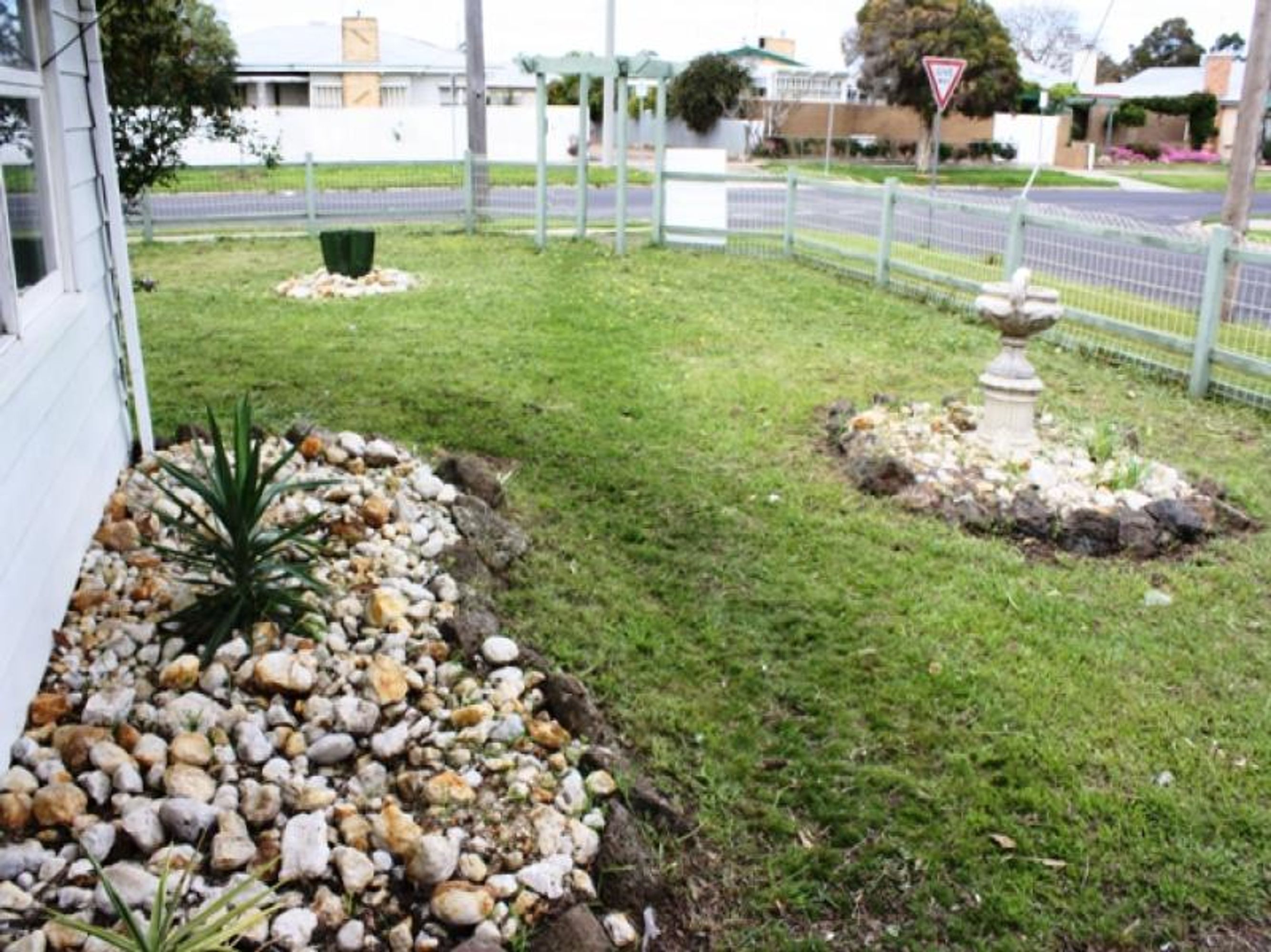 16 Hillary Street, Horsham VIC 3400, Horsham - Thumbnail 2