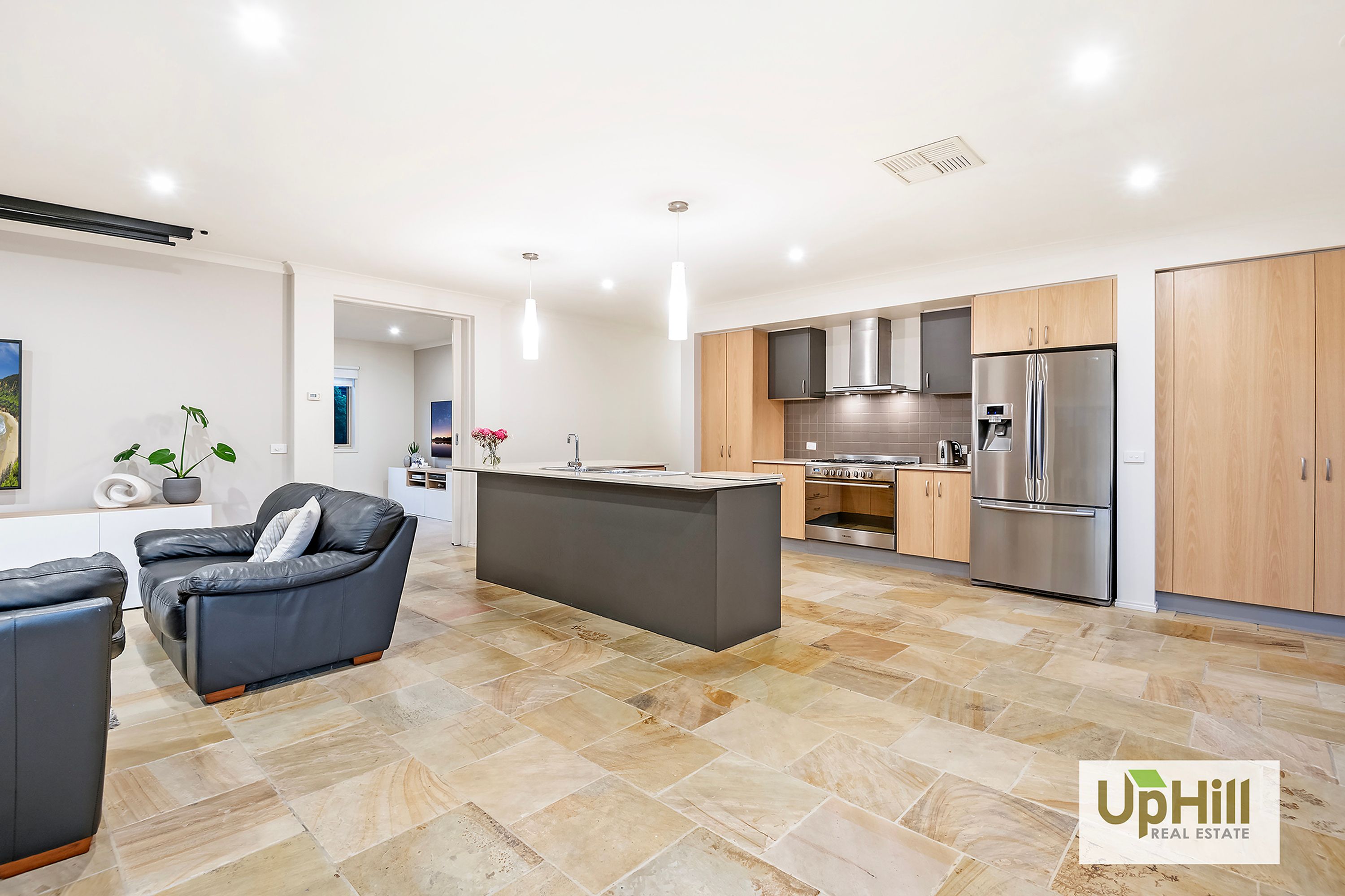 16 Wild Scotchman Way, Cranbourne East - Thumbnail 4