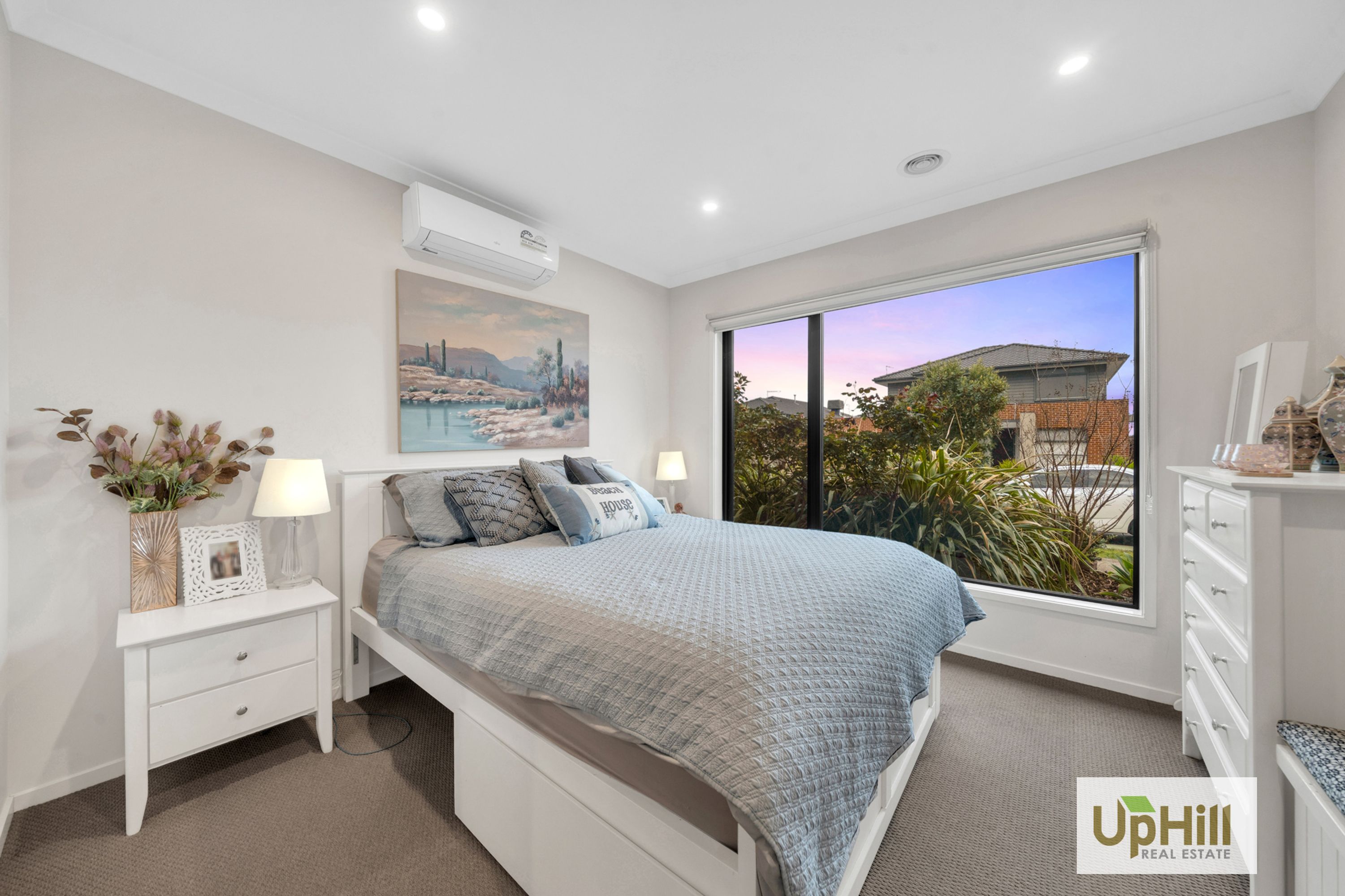 52 Simmental Drive, Clyde North - Thumbnail 4