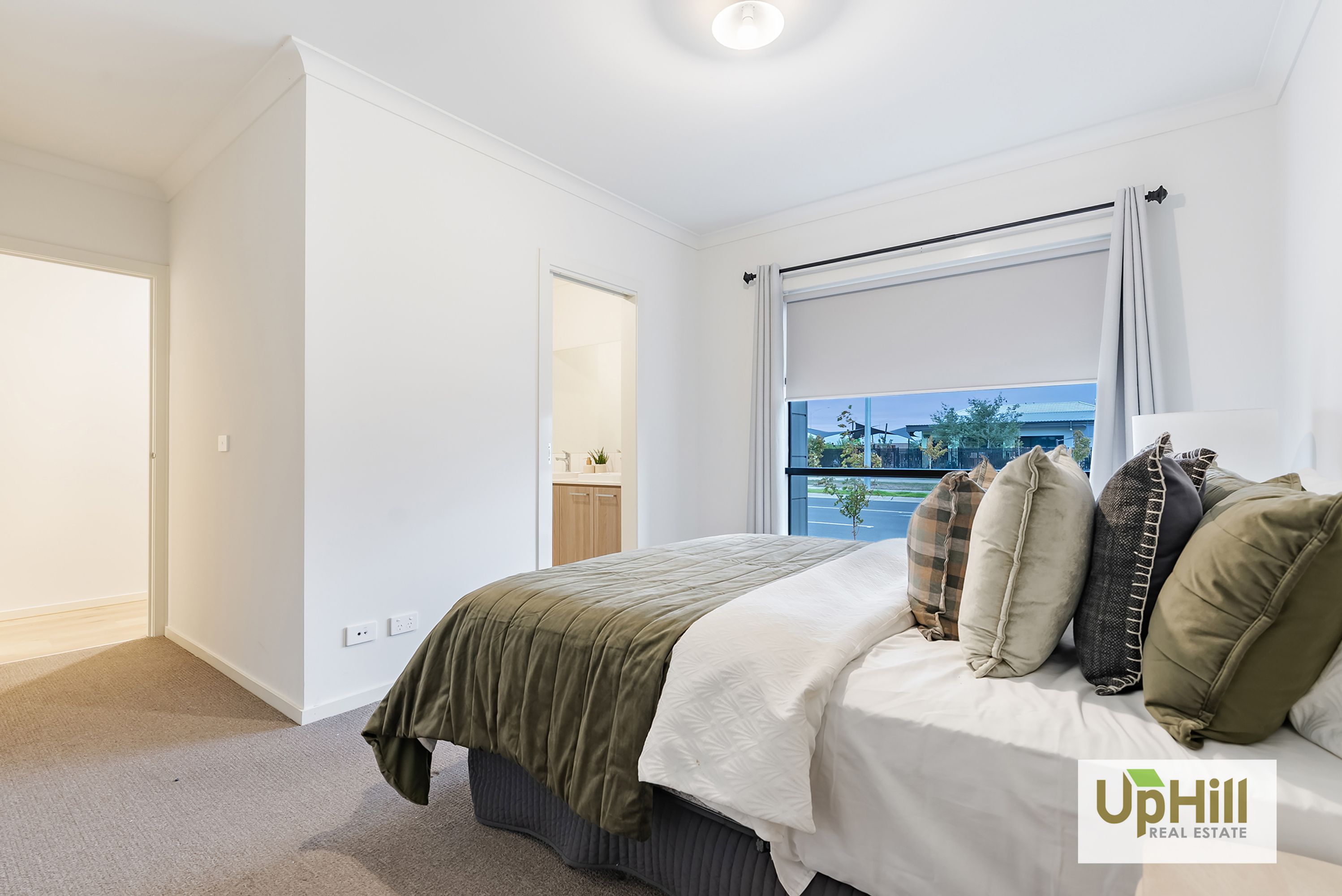 10 Plymouth Boulevard, Clyde North - Thumbnail 4
