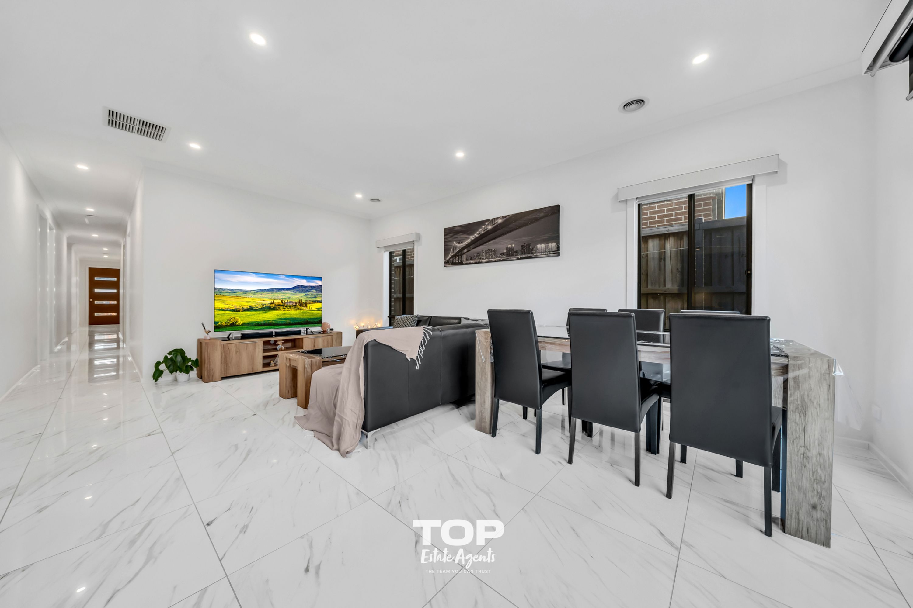 13 Bazadaise Drive, Clyde North - Thumbnail 5