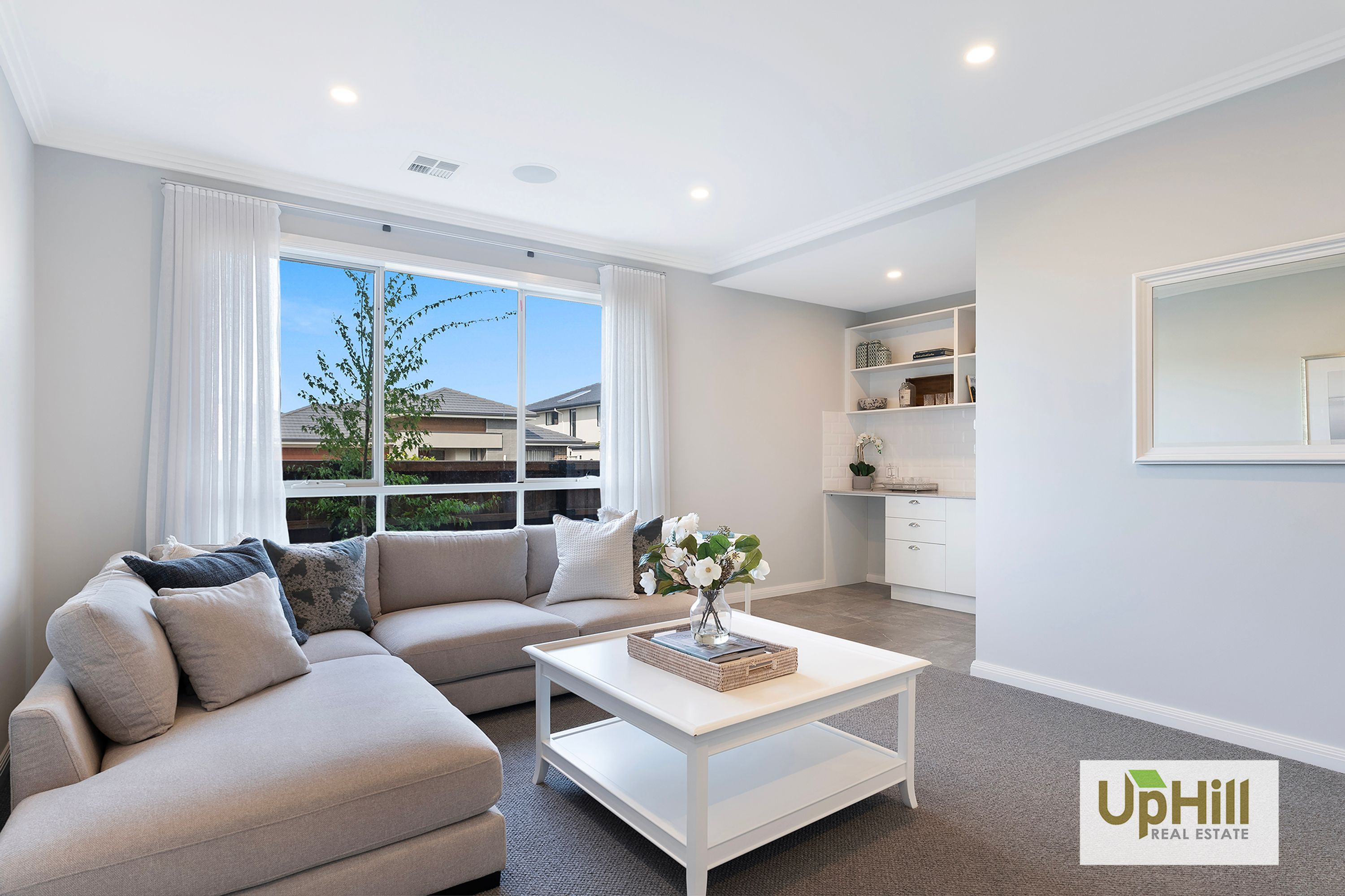 13 Grazing Way, Clyde North - Thumbnail 4