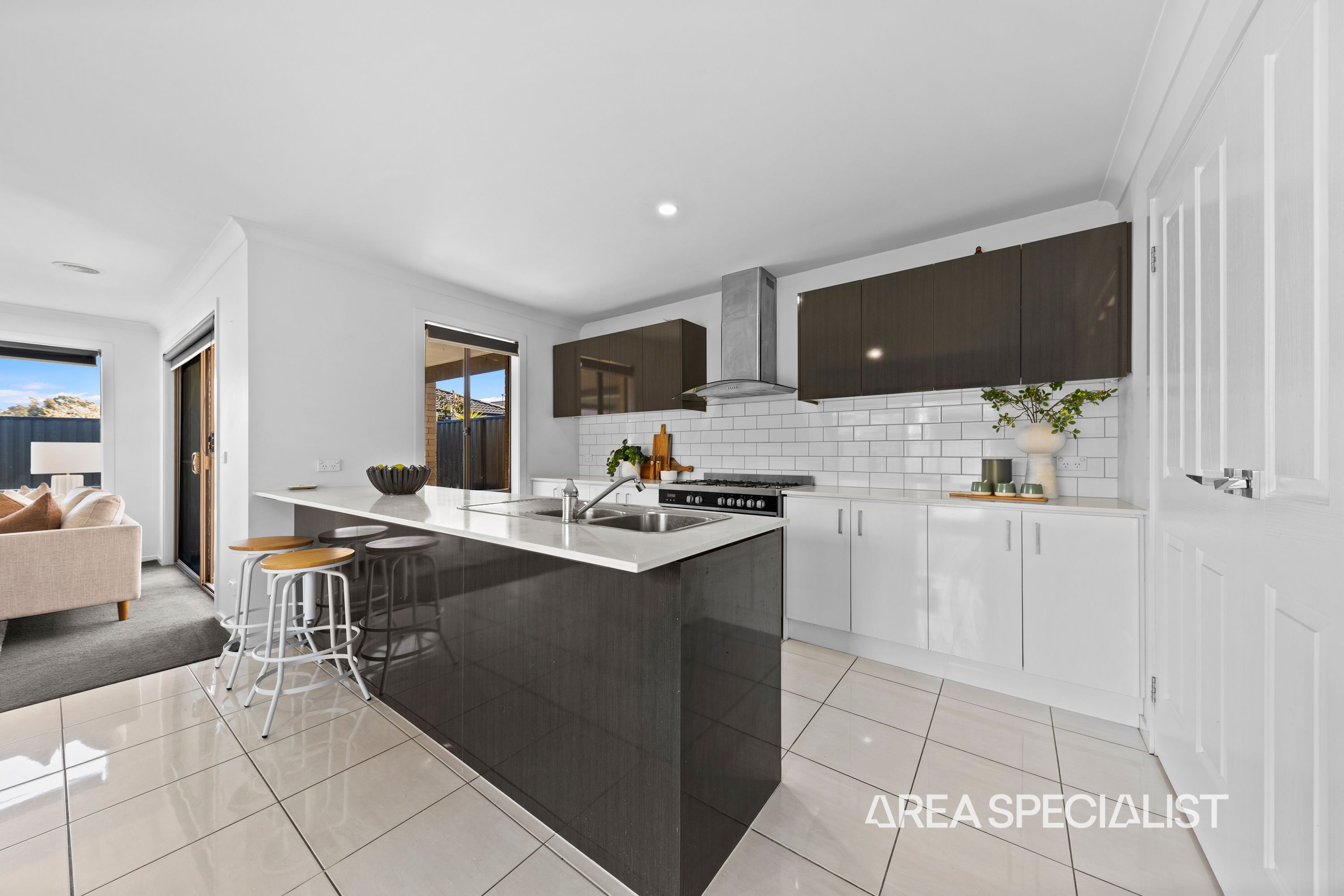 74 Pinnacle Drive, Pakenham - Thumbnail 3