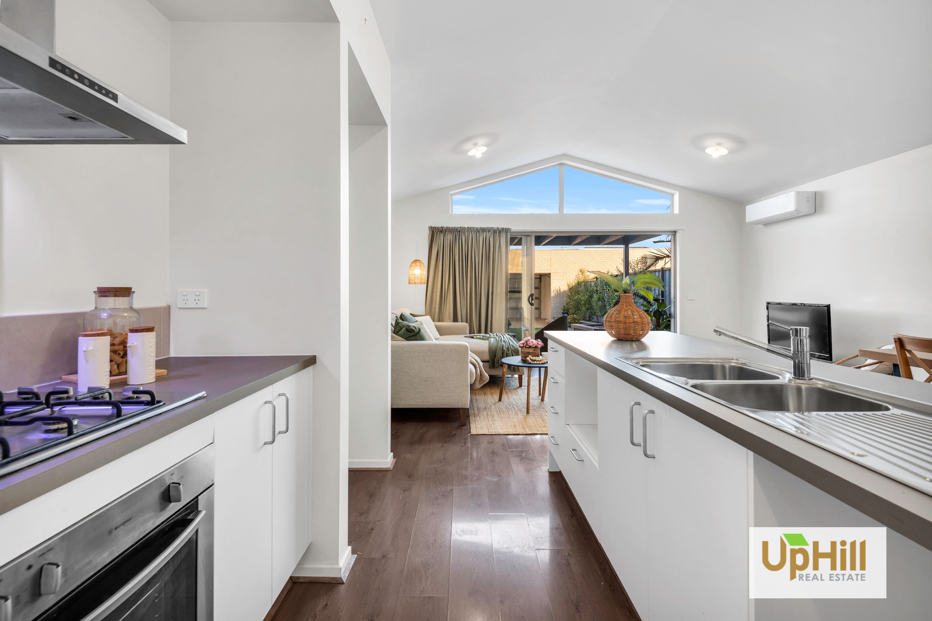 7 Comtois Lane, Clyde North - Thumbnail 3