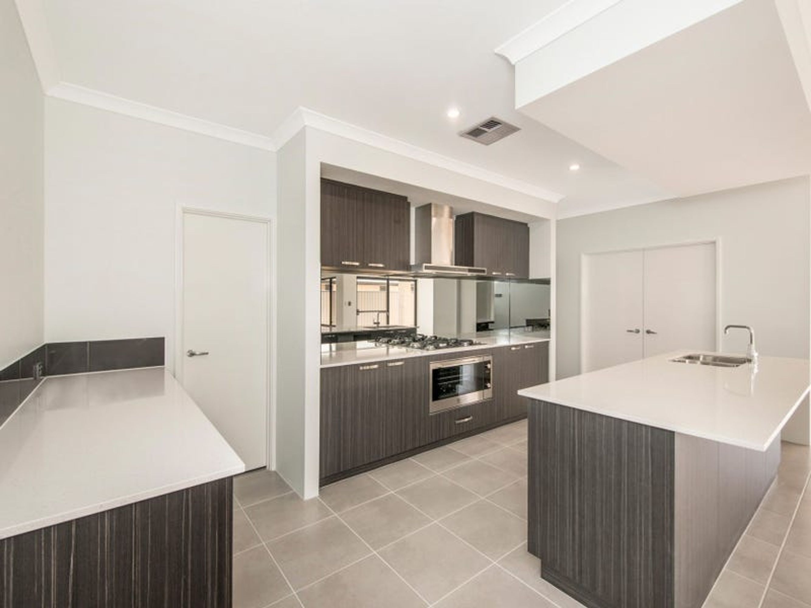19 Grapple Road, Whitby - Thumbnail 4