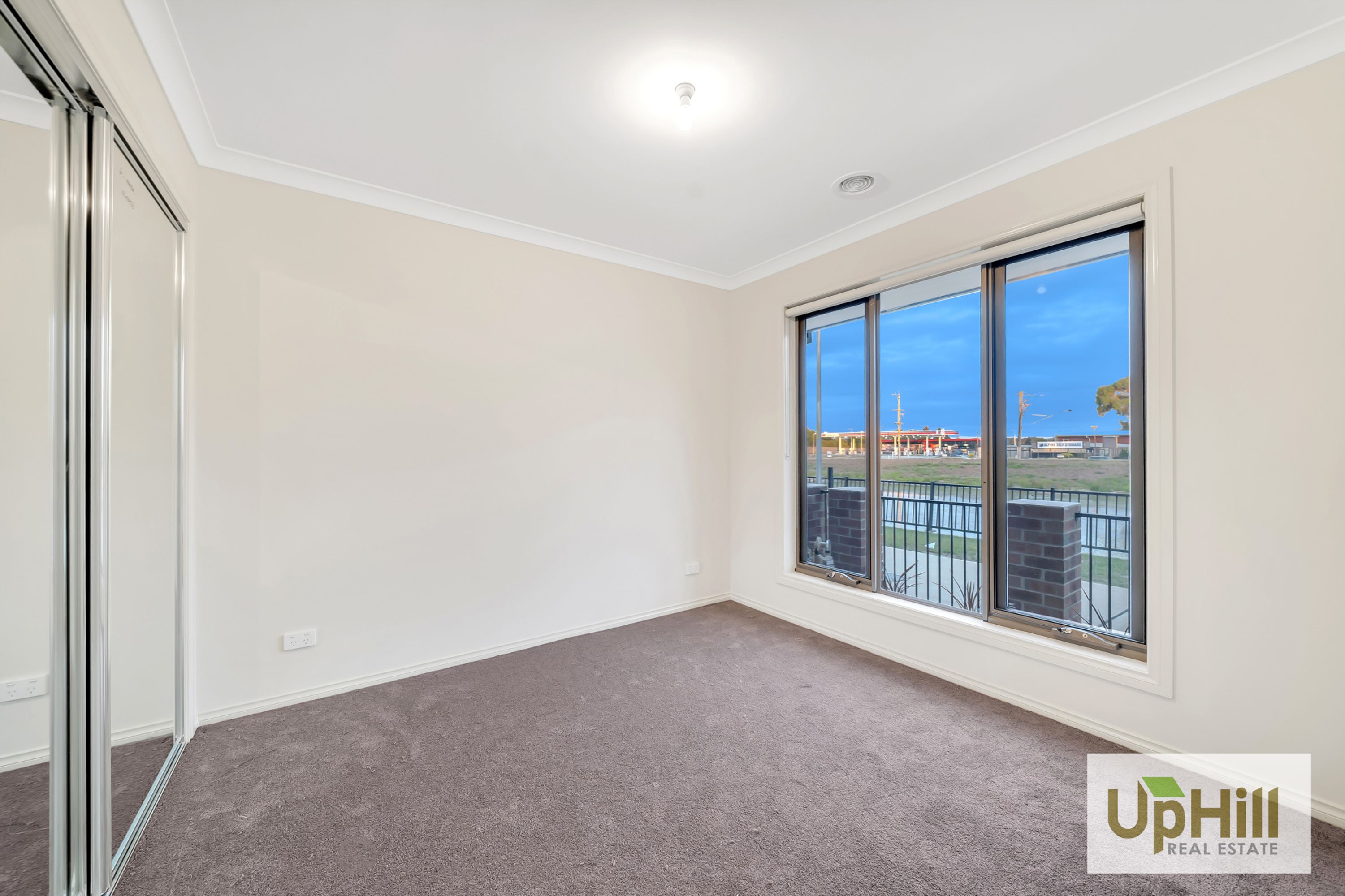 24 Titan lodge walk, Pakenham - Thumbnail 2